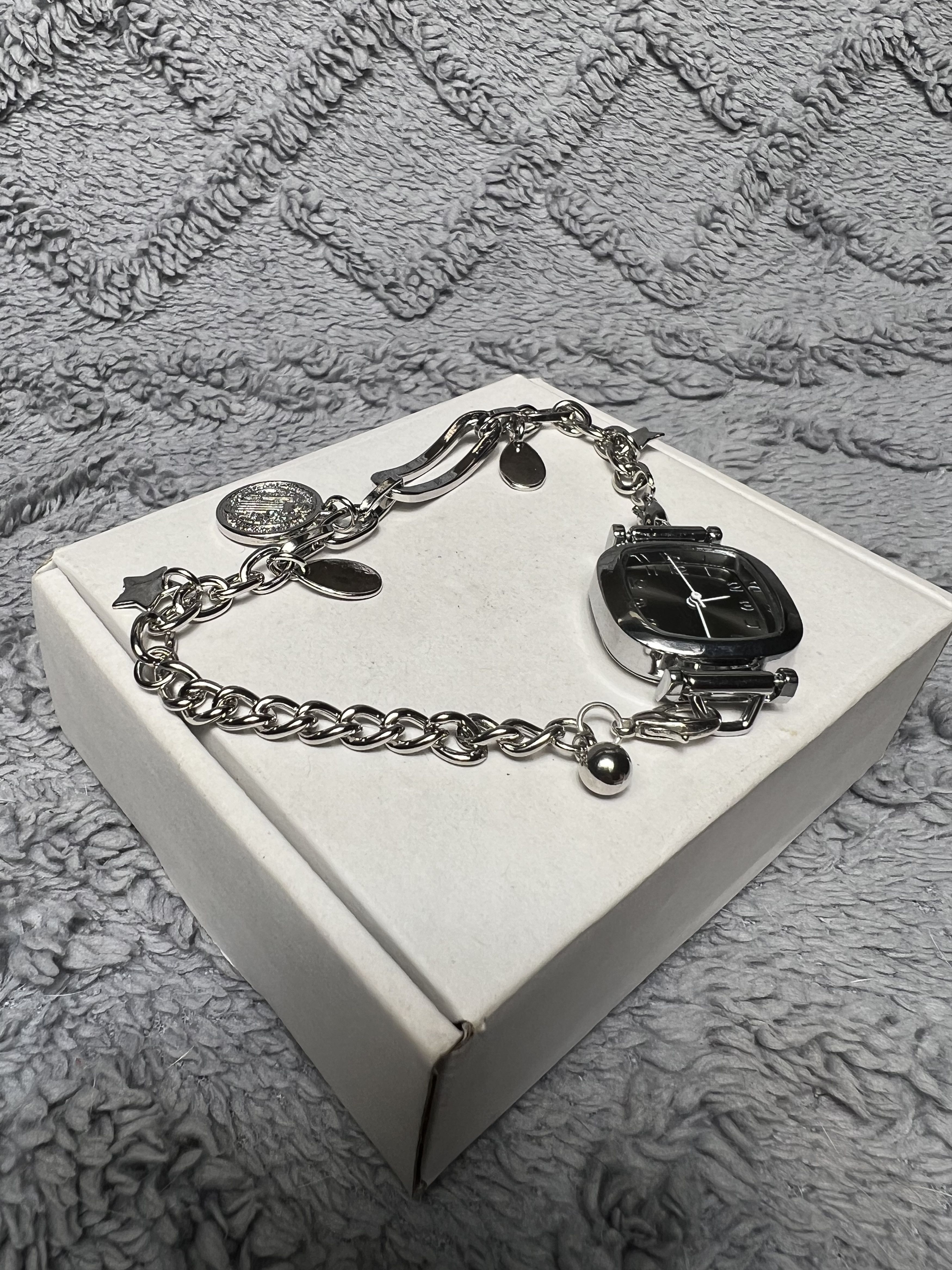 Vintage Glamour Minimalistic Japanese Style Bracelet Watch Y2k Size ONE SIZE - 6 Thumbnail