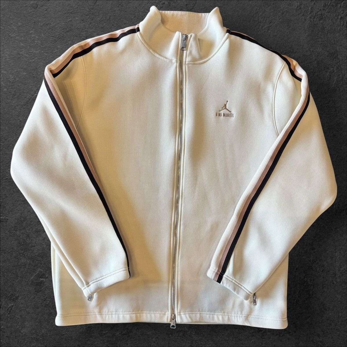 A Ma Maniere × Jordan Brand A MA MANIÈRE X JORDAN BRAND TRACK JACKET SZ XL Size US XL / EU 56 / 4 - 1 Thumbnail