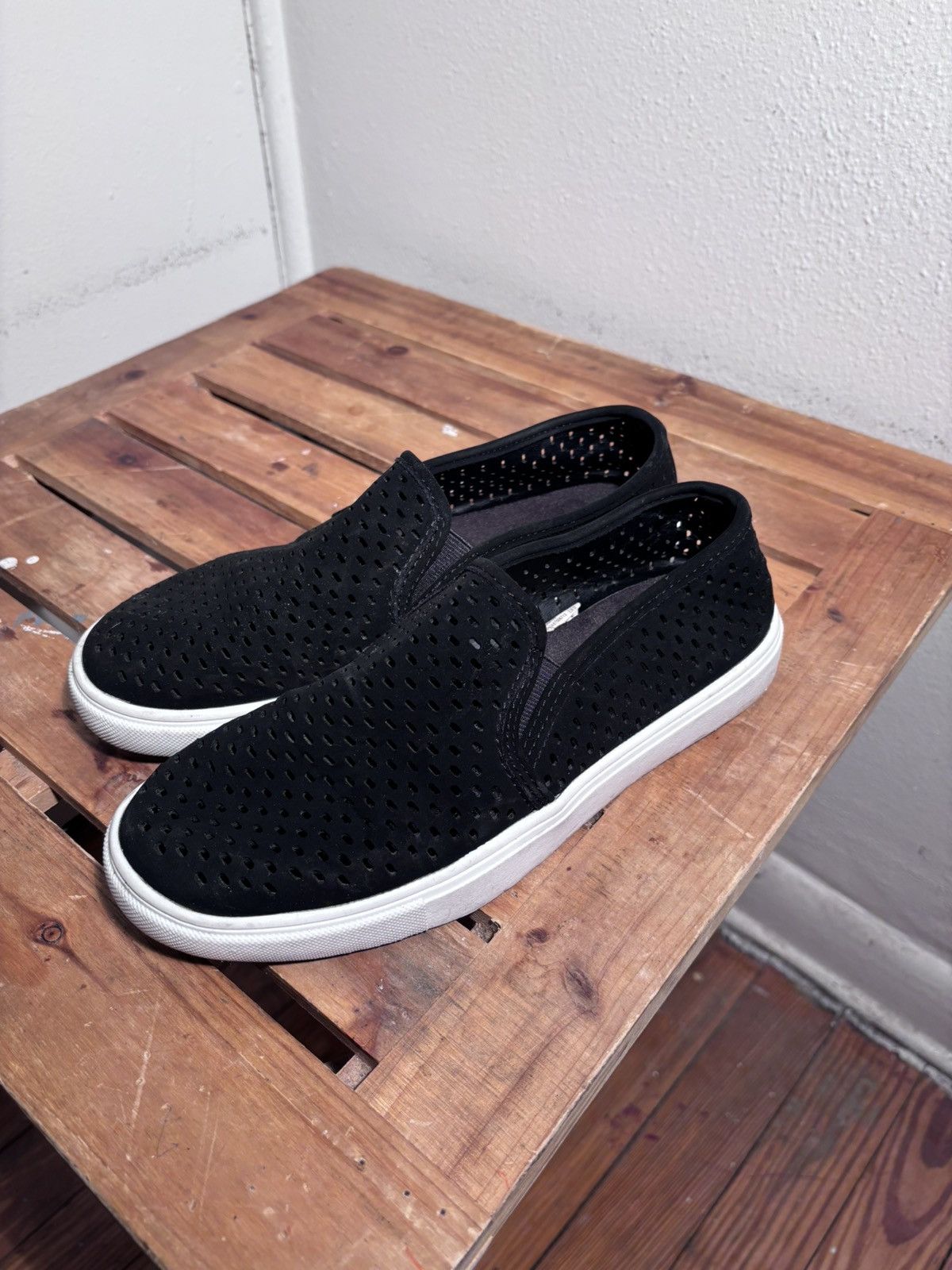 Other Time and Tru Memory Foam Slip On Sneakers Size US 6 / IT 36 - 1 Thumbnail