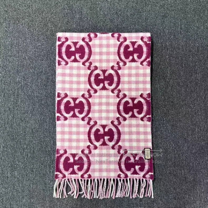Gucci Gucci Pink plush logo plaid scarf Size ONE SIZE - 3 Thumbnail