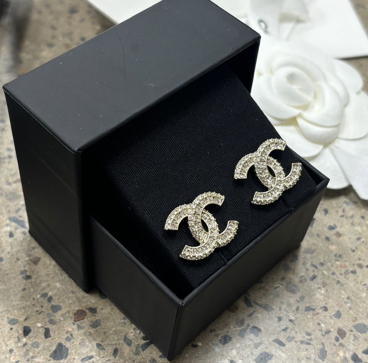 Chanel Chanel Logo Earrings Size ONE SIZE - 3 Thumbnail