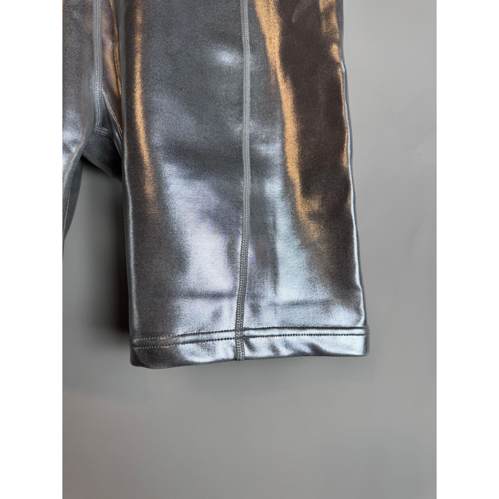 Guizio Danielle Guizio Sport Performance Wear Metallic Biker Shorts Size 26" / US 2 / IT 38 - 3 Thumbnail
