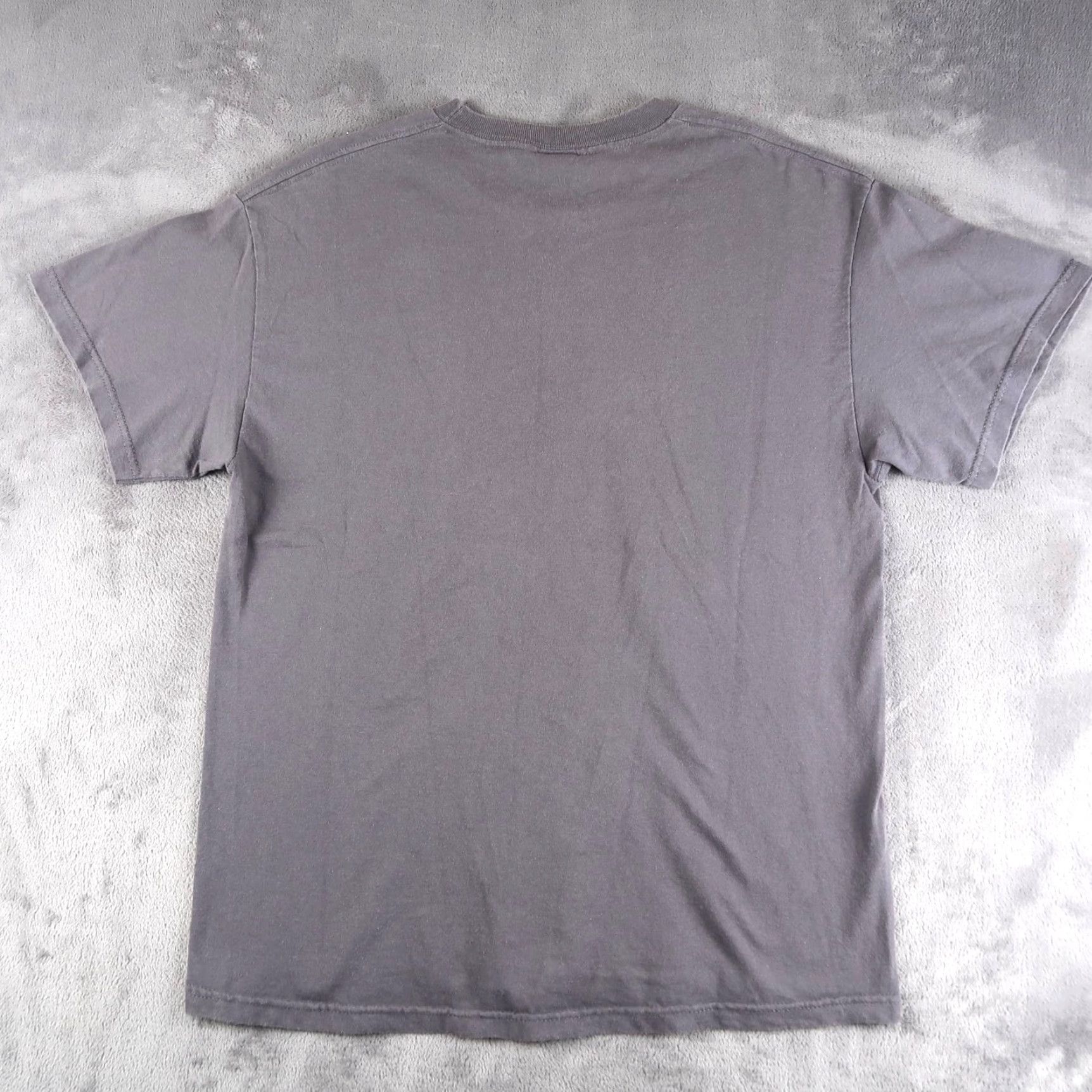 Vintage VINTAGE Batman T-Shirt Mens L Gray Logo Movie 2000s Warner Bros Shirt Short Sleeve Crew Neck Size US L / EU 52-54 / 3 - 2 Thumbnail