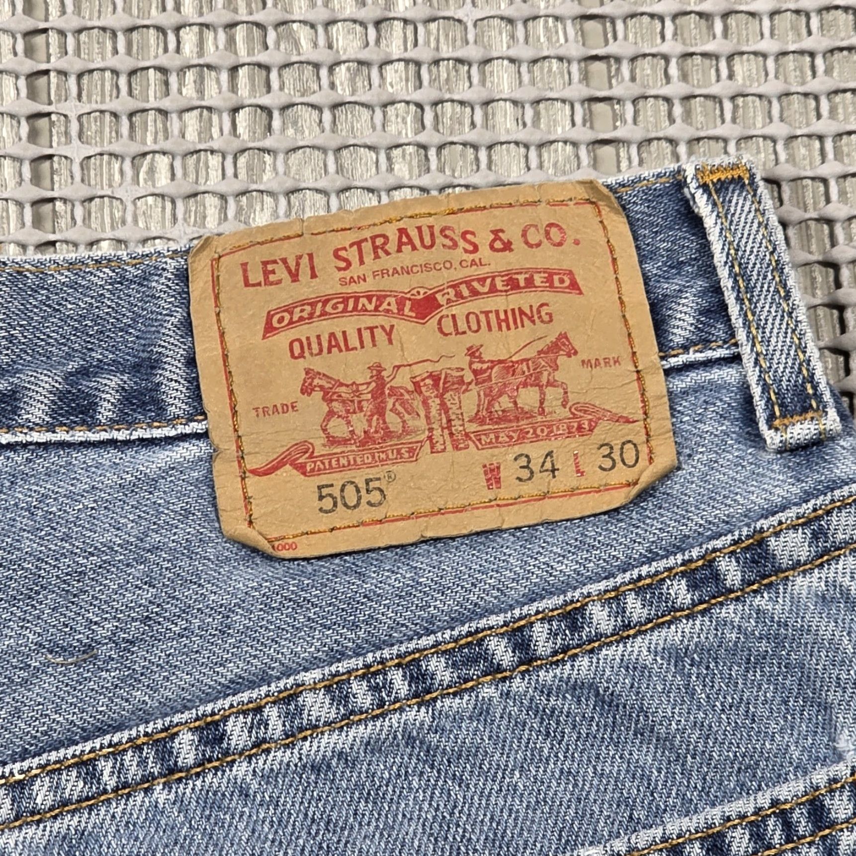 Levi's VINTAGE Levi's 505 Jeans Mens 34x30 Distressed Wash Blue Regular Straight 90s Batwing USA Denim Model Levi's 505 5-Pocket Regular Fit Jeans Size US 34 / EU 50 - 6 Thumbnail