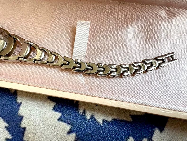 Vivienne Westwood Vivienne Westwood White Mother-of-Pearl Dial Armor Chain W Size ONE SIZE - 7 Thumbnail