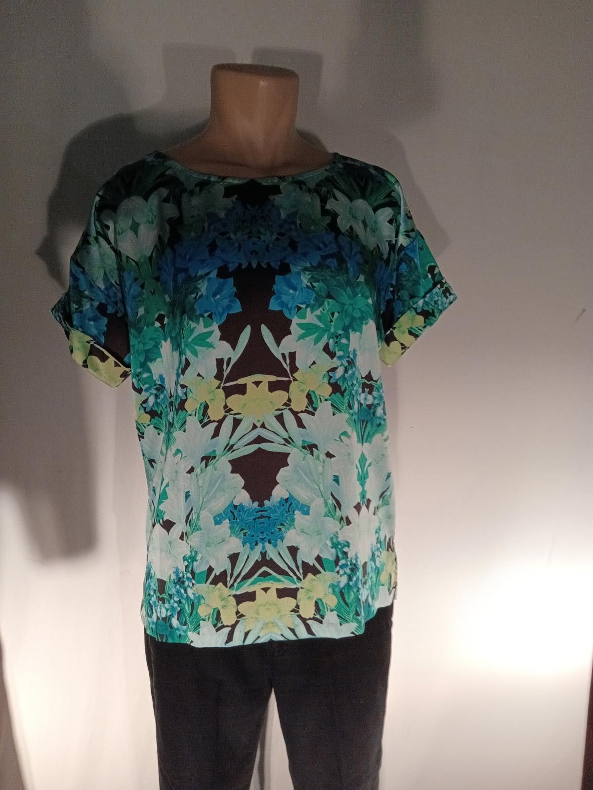 Designer Vibrant Floral Print Blouse Size M / US 6-8 / IT 42-44 - 1 Thumbnail