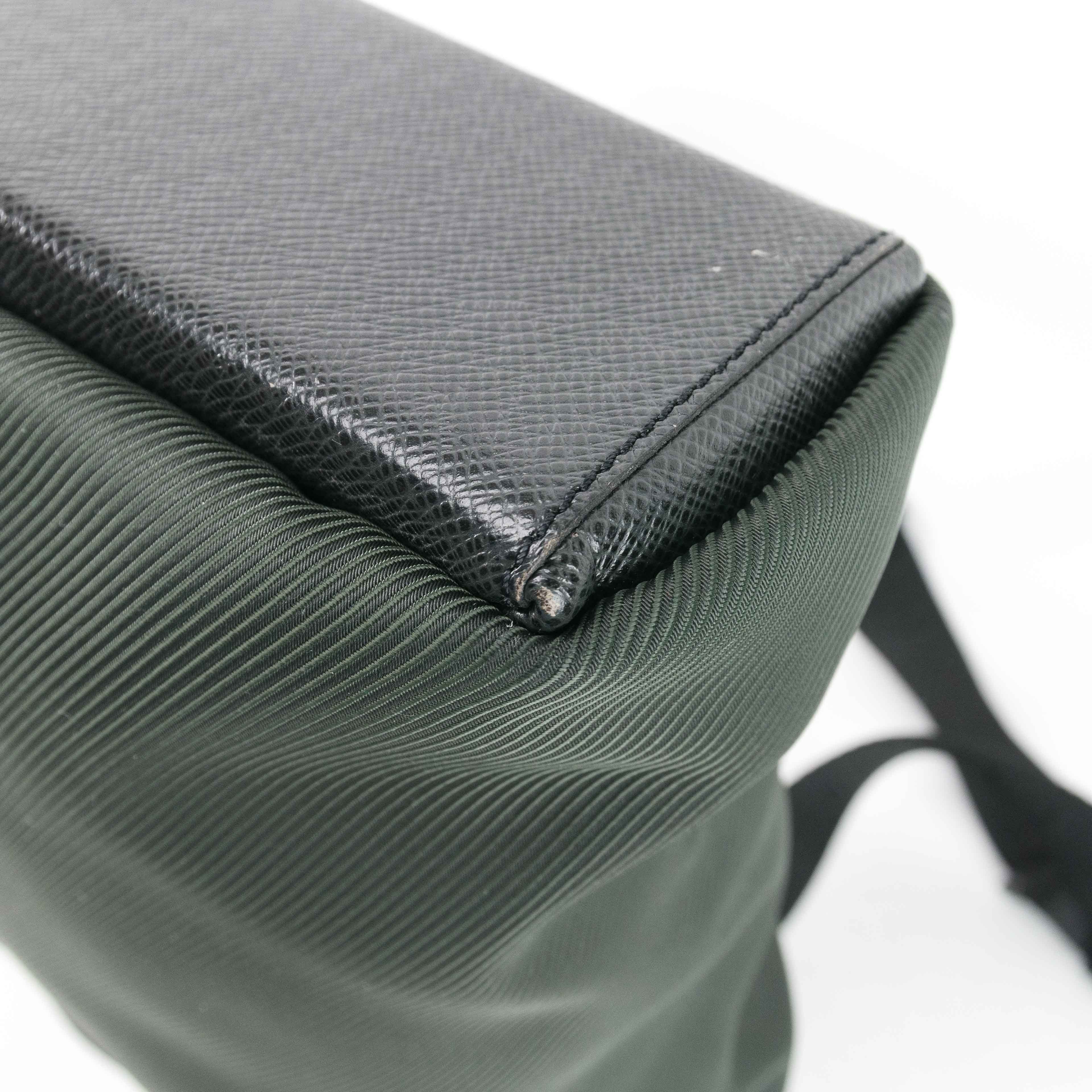 Louis Vuitton Louis Vuitton Taiga Leather District PM Messenger Bag Size ONE SIZE - 8 Thumbnail