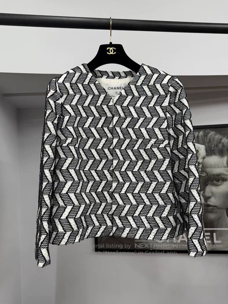 Chanel Chanel Black and white geometric printed jacket Size XS / US 0-2 / IT 36-38 - 1 Thumbnail