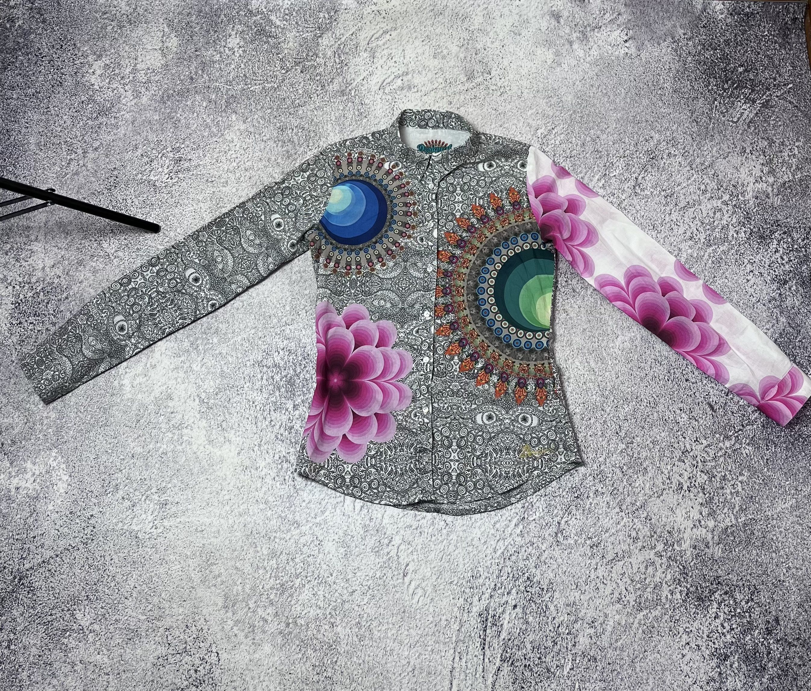 Desigual × Japanese Brand Women Button-down shirt Desigual size M flover and fauna Size M / US 6-8 / IT 42-44 - 1 Thumbnail