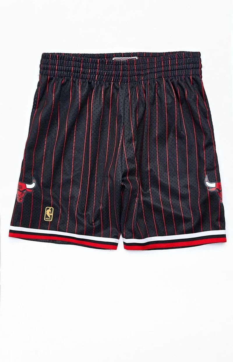 Mitchell & Ness Mitchell & Ness NBA Swingman Shorts Chicago Bulls 96-97 Size US 30 / EU 46 - 1 Thumbnail