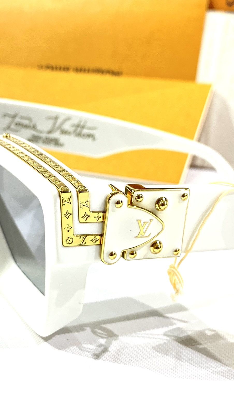 Louis Vuitton Louis Vuitton white Millionaire Sunglasses W by Virgil Abloh Size ONE SIZE - 5 Thumbnail