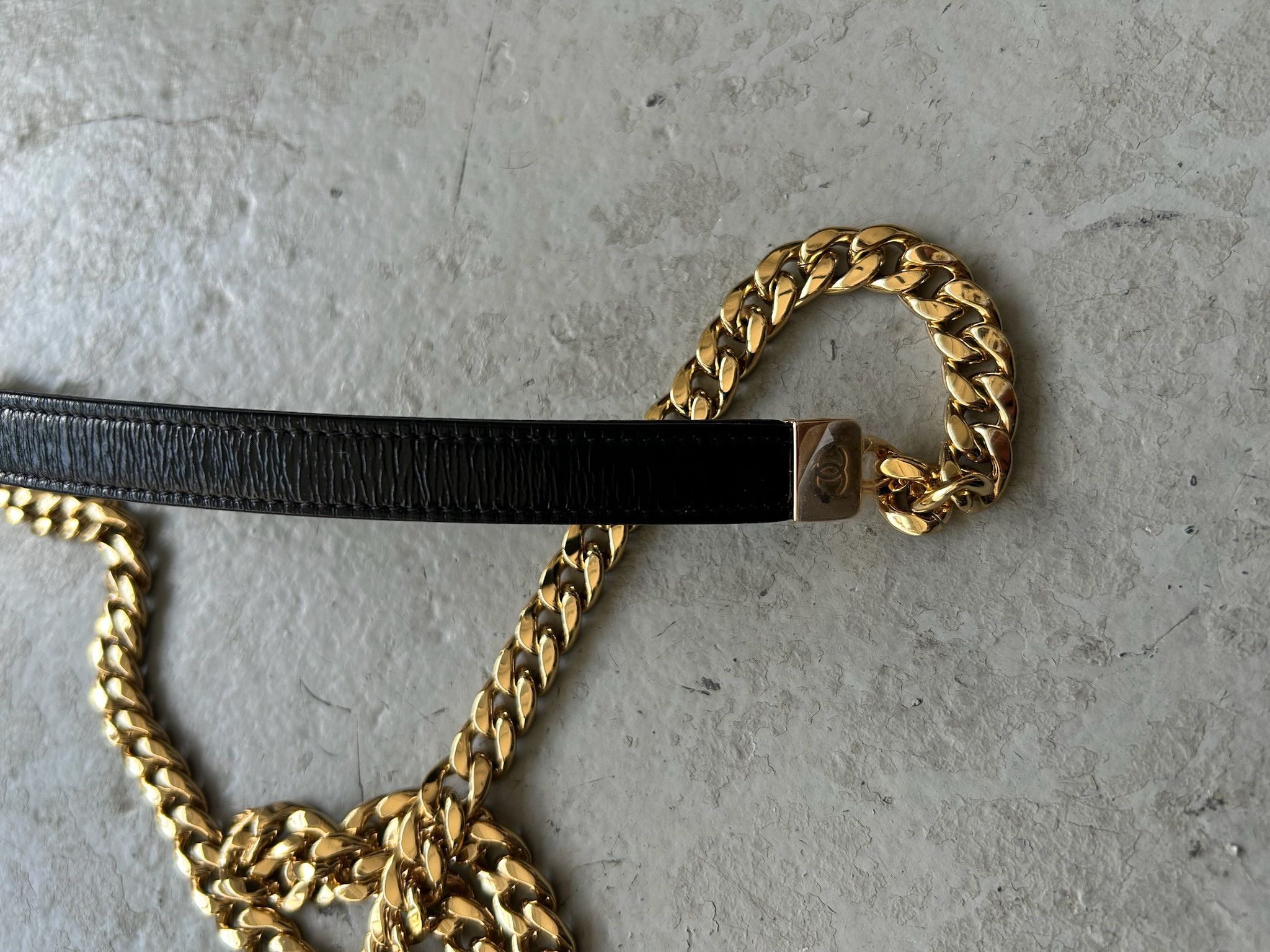 Chanel Chanel Clutch w/ Chain Crumpled Calfskin & Gold-Tone Metal Size ONE SIZE - 5 Thumbnail
