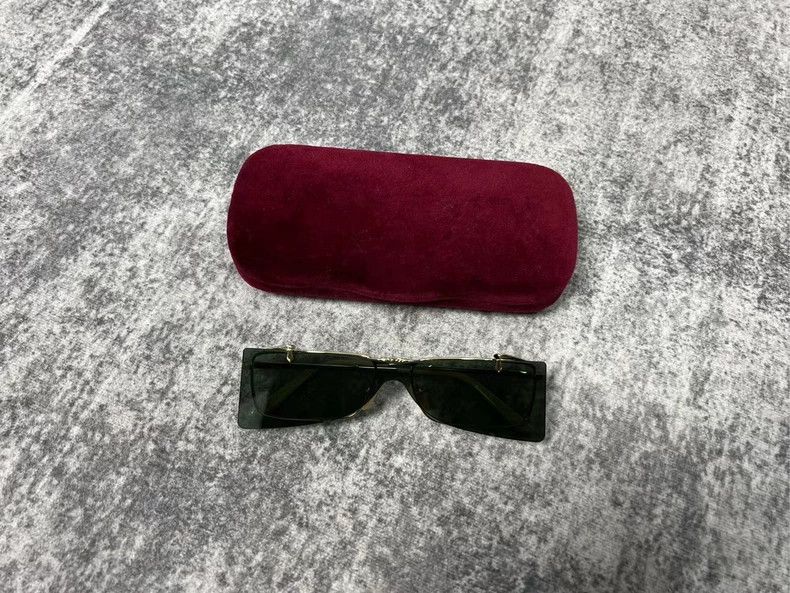 Gucci Gucci Reversible Sunglasses with Case - dmc Size ONE SIZE - 1 Thumbnail