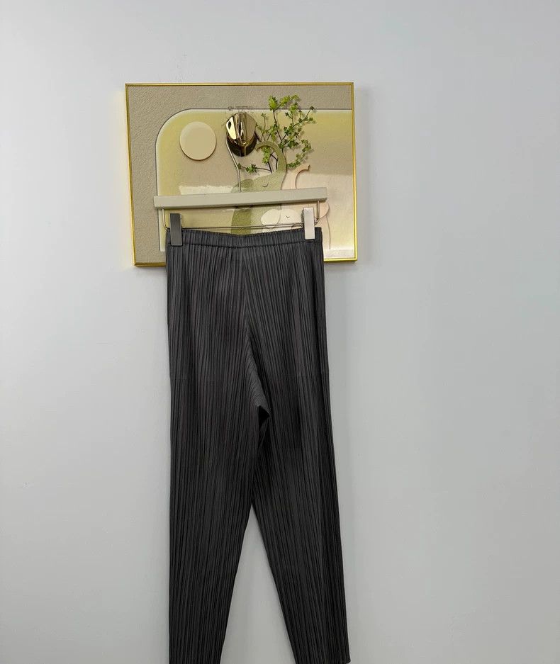 Issey Miyake Issey Miyake size:2 Light grey pleated pants Size 30" / US 8 / IT 44 - 2 Thumbnail