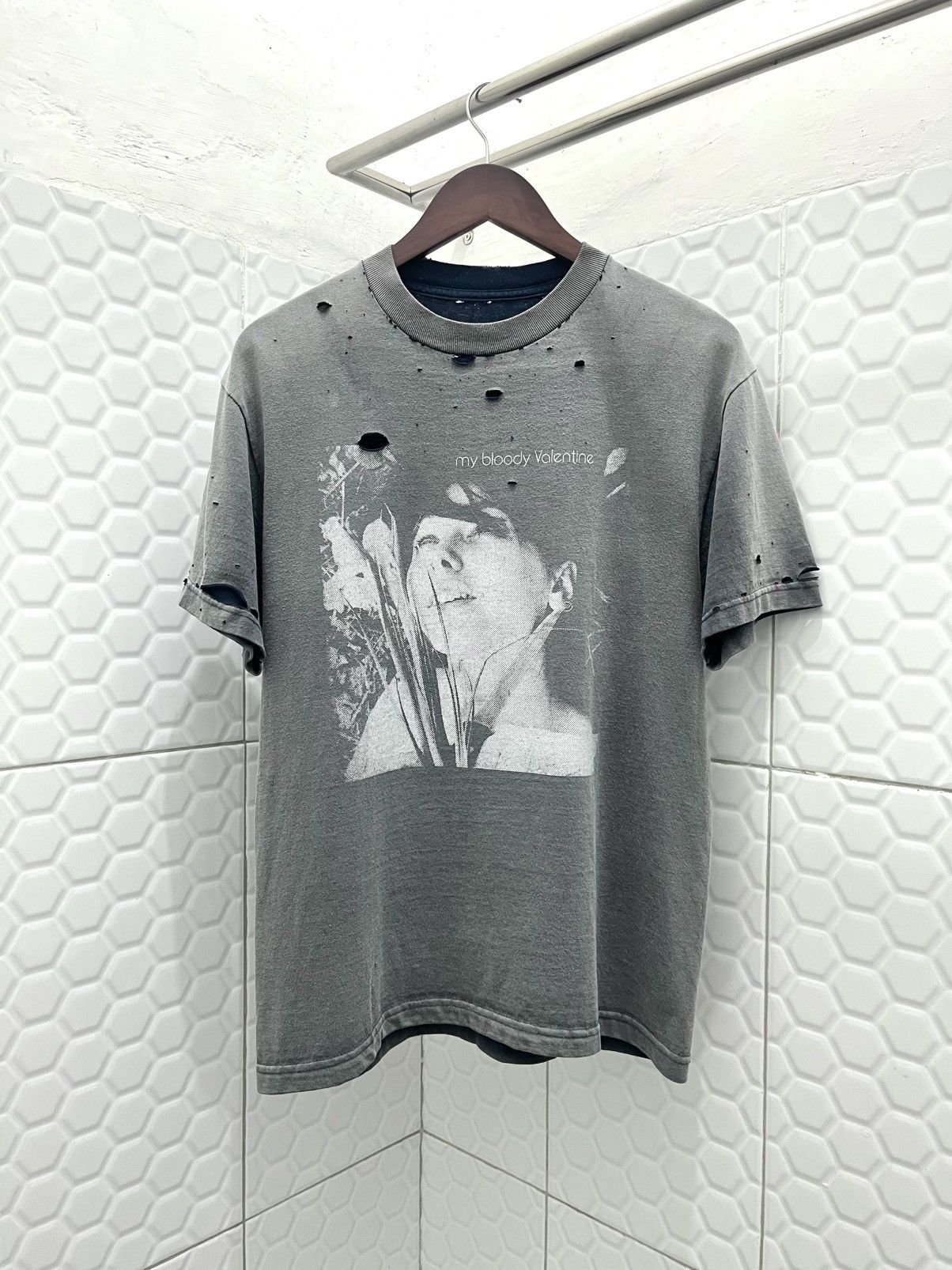 Band Tees Vintage Thrashed My Bloody Valentine Shoegaze Tee Size US M / EU 48-50 / 2 - 1 Thumbnail
