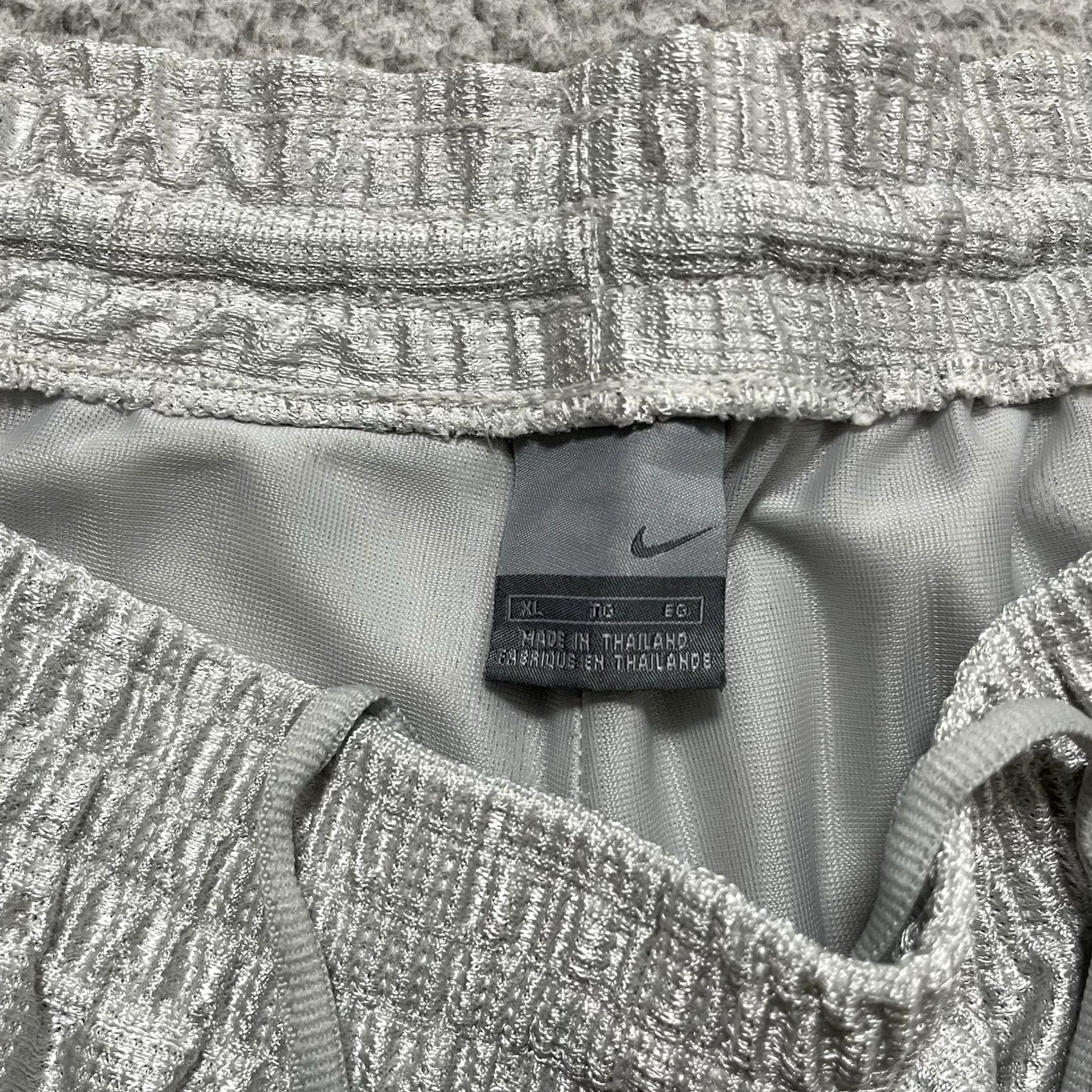 Nike VINTAGE Nike Shorts Mens XL White Basketball Training Gym Dazzle Shiny Y2K Swoosh Silky Size US 36 / EU 52 - 2 Thumbnail