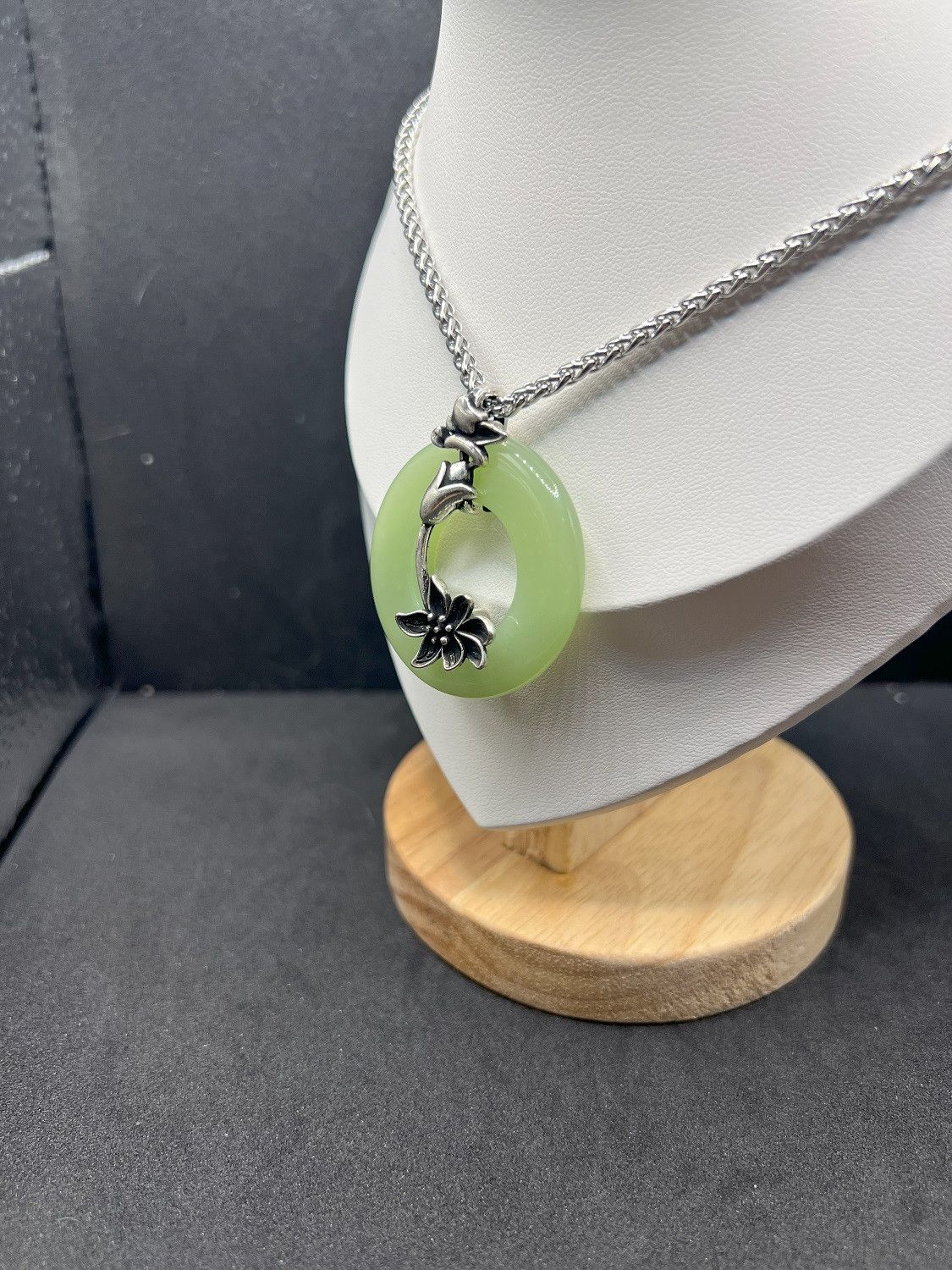 Jewelry Big Round Green Jade Chain Necklace Size ONE SIZE - 2 Thumbnail