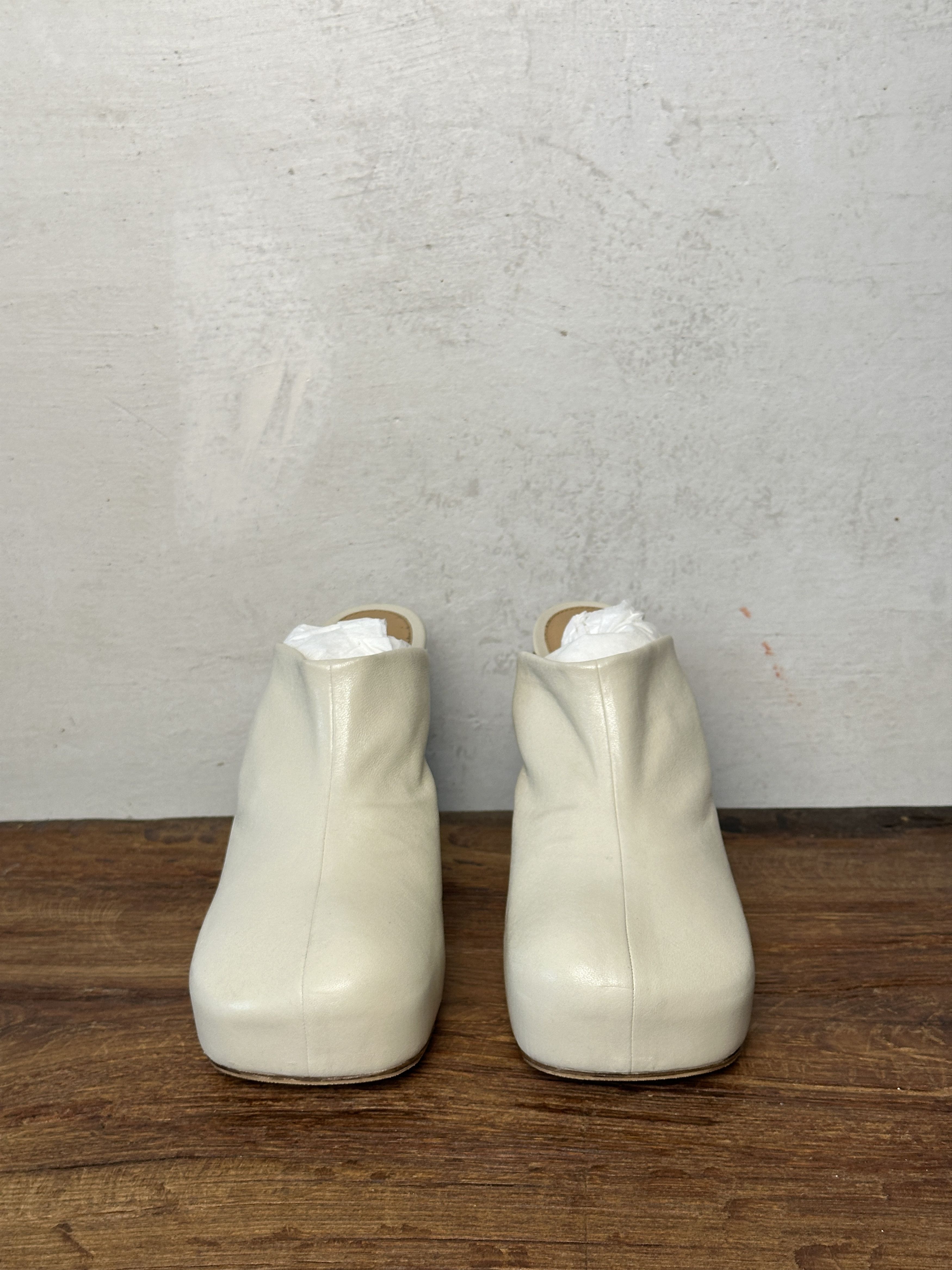 Bottega Veneta Bottega Veneta The Bold Ladies White Mules Size US 9 / IT 39 - 5 Thumbnail