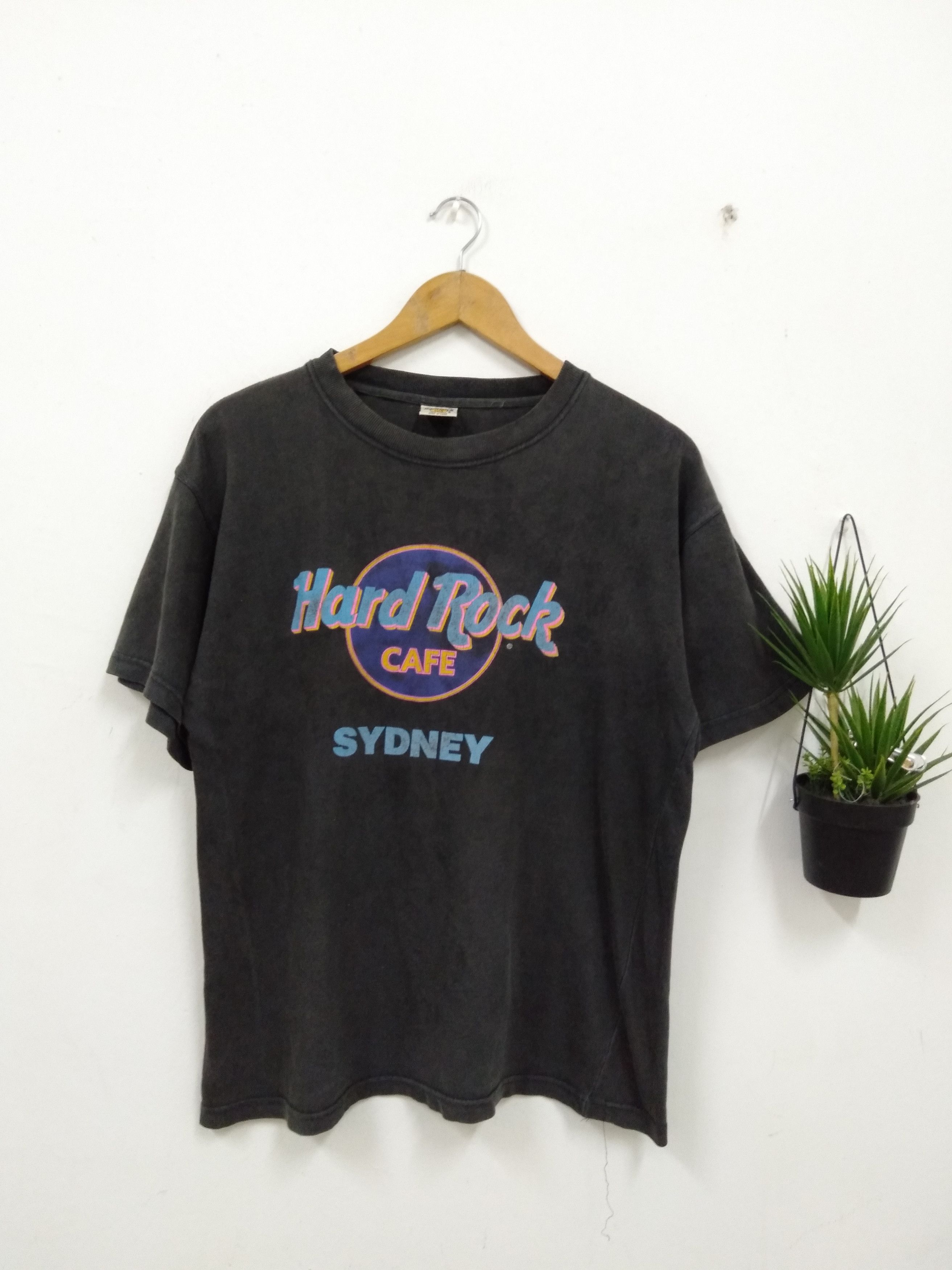 Band Tees × Hard Rock Cafe × Vintage Vintage 90s Hard Rock Cafe Sydney Promo tee shirt rare Size US S / EU 44-46 / 1 - 1 Thumbnail