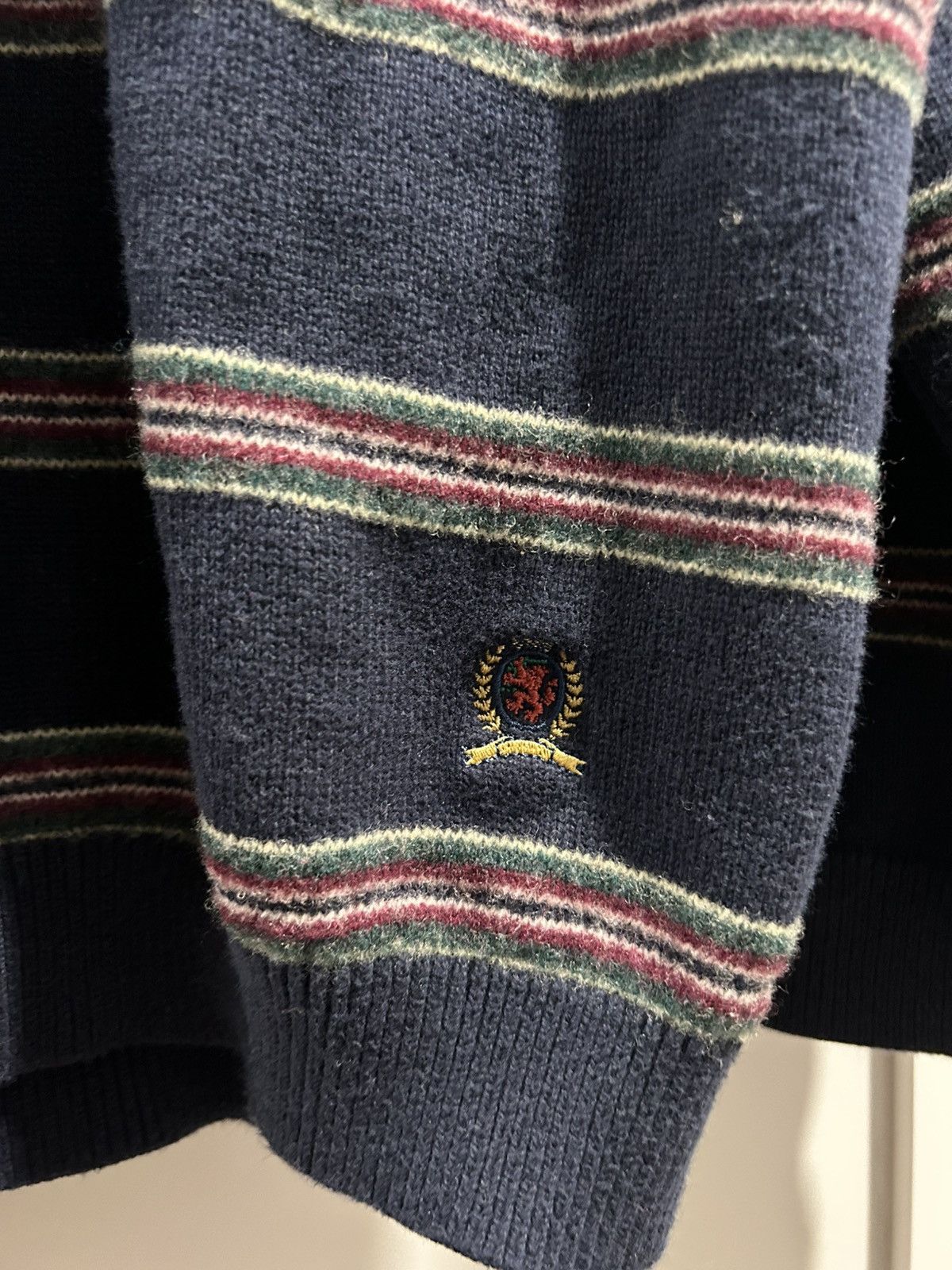 Tommy Hilfiger Vintage Tommy Hilfiger Knit Sweater Crest Logo Size US L / EU 52-54 / 3 - 2 Thumbnail