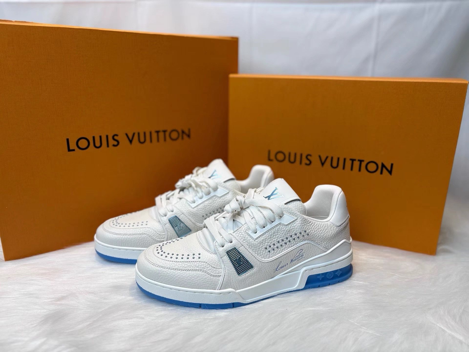 Louis Vuitton Louis Vuitton New Trainer Blue & White Rivet Sneakers K36 Size US 9 / EU 42 - 1 Thumbnail