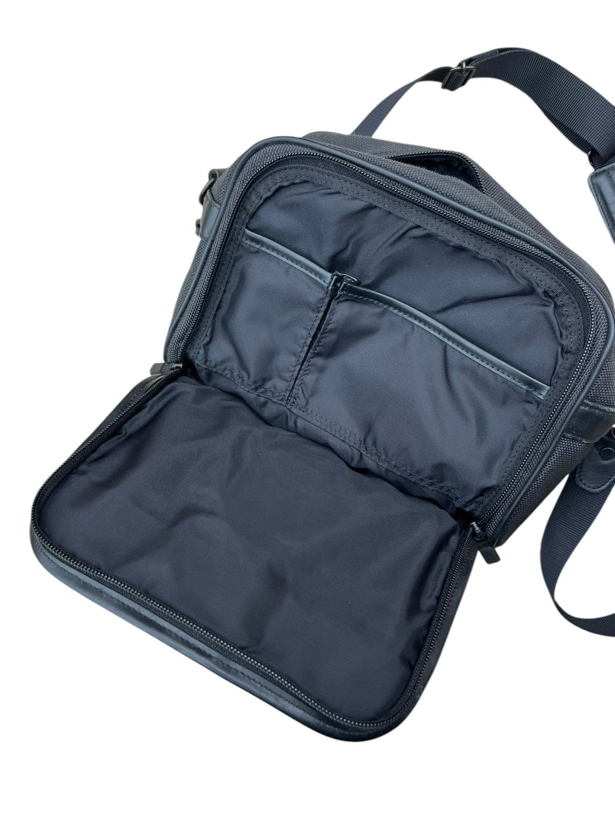Issey Miyake Vintage Issey Miyake Fade Canvas Leather Sling Bag Size ONE SIZE - 21 Thumbnail