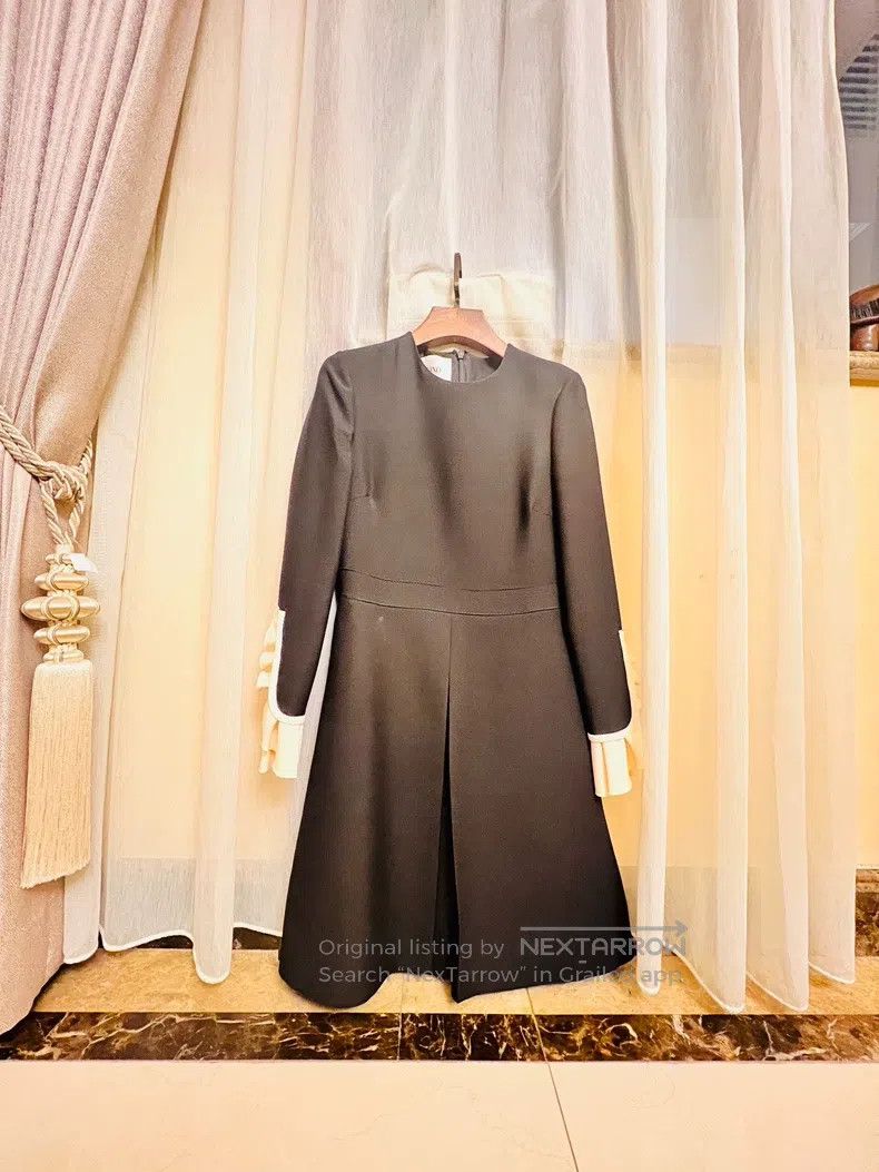 Valentino Valentino Black dress Size S / US 4 / IT 40 - 1 Thumbnail