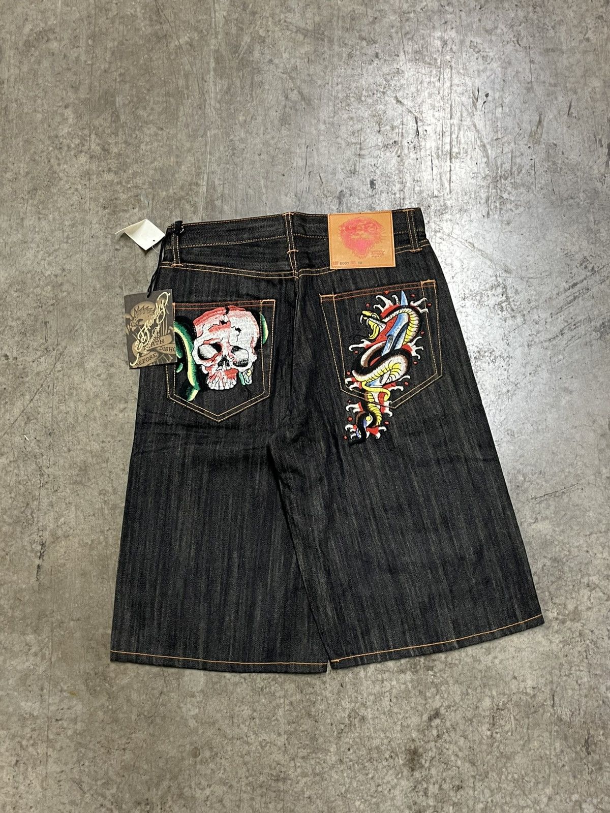Ed Hardy × Vintage Ed hardy y2k jorts 2007 denim embroidered skater rare Size US 32 / EU 48 - 3 Thumbnail