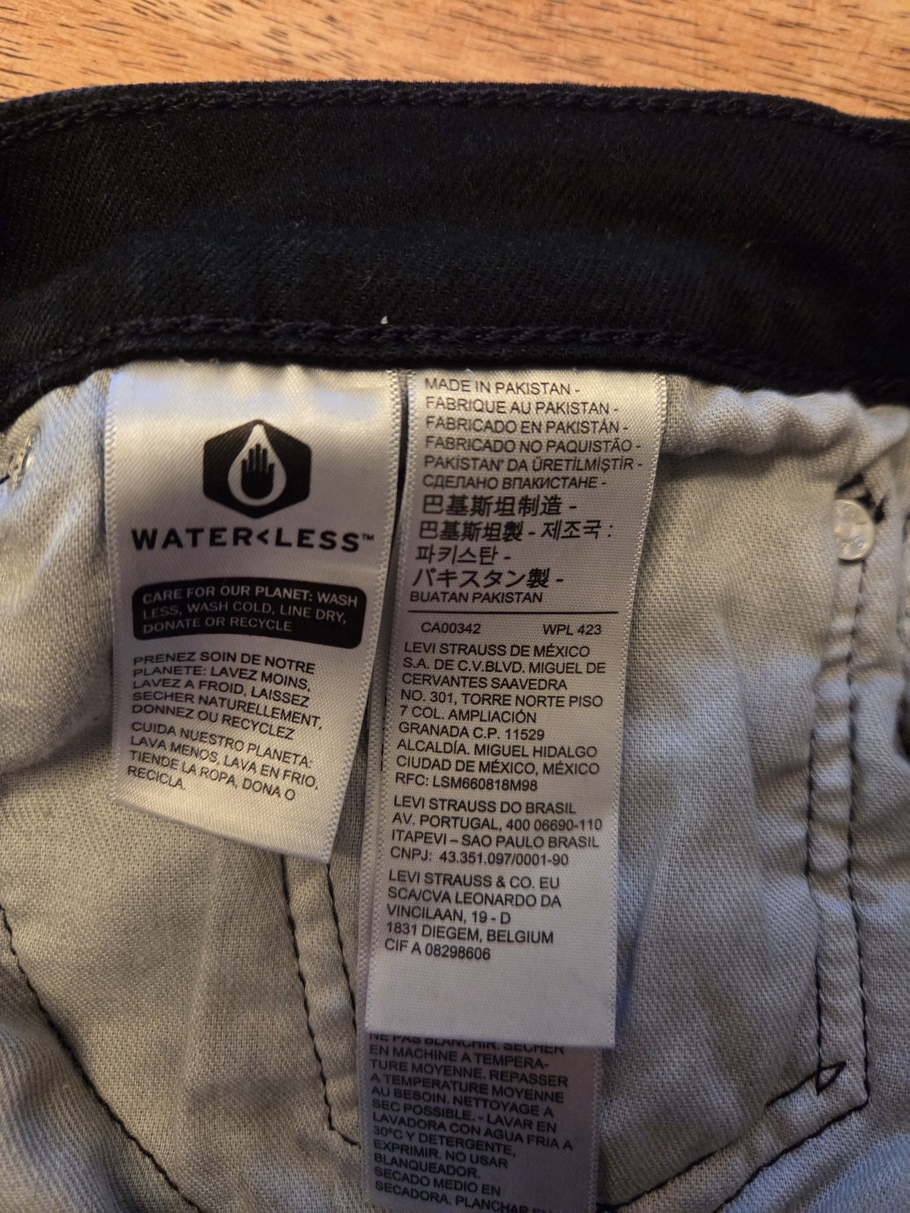 Levi's Black Jean Shorts (FINAL DROP) Size US 33 - 5 Thumbnail