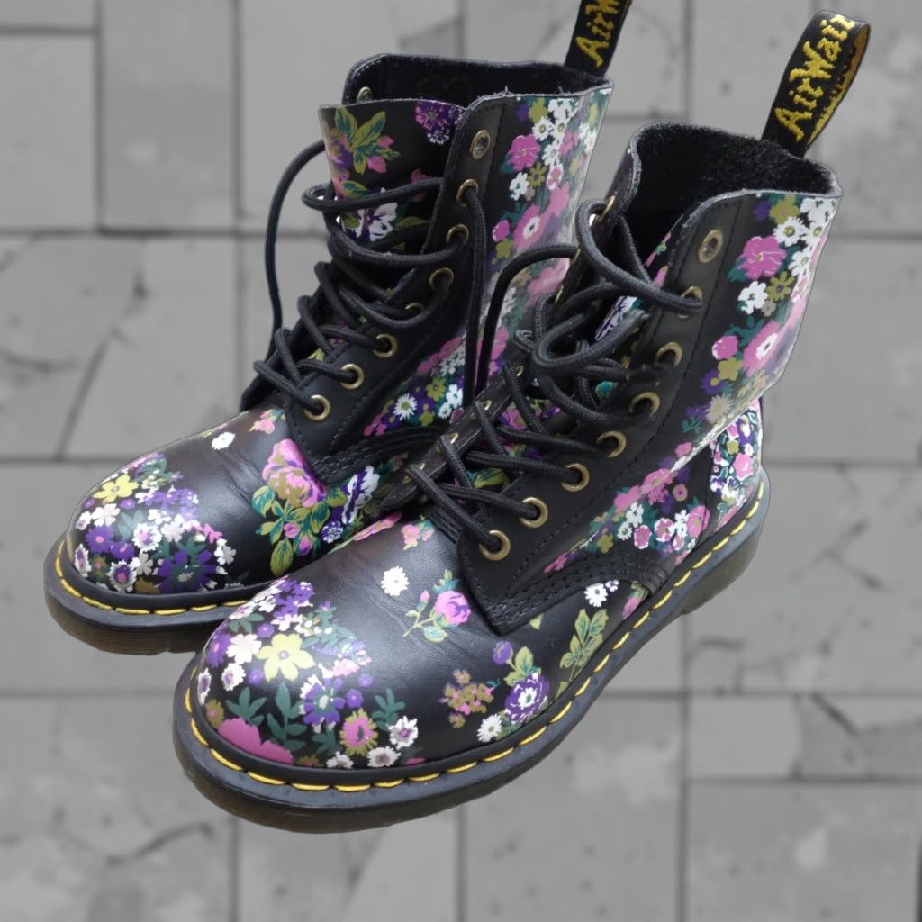 Dr. Martens Dr. Martens Boots Womens 7 Black Pascal Floral 8 Eye Size US 5 / IT 35 - 1 Thumbnail