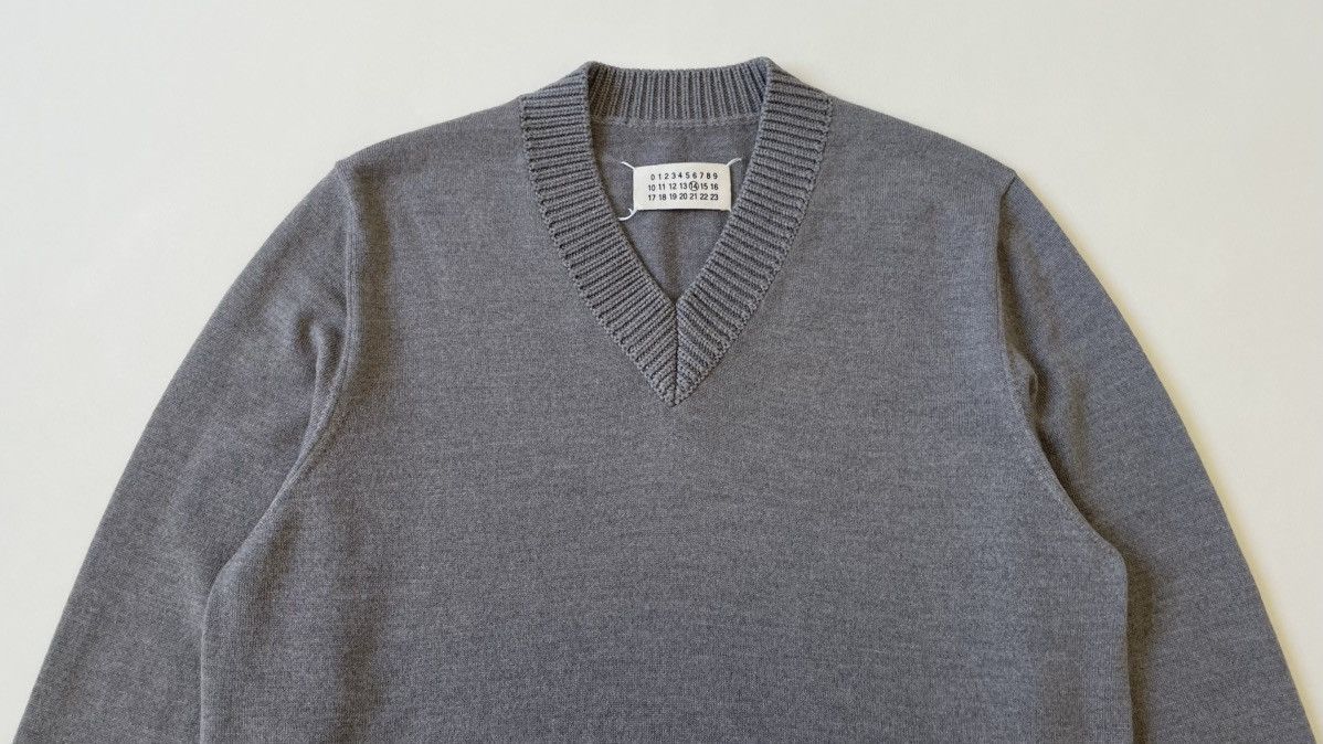 Maison Margiela A/W 11 Gray Wool V Neck Sweater Size US L / EU 52-54 / 3 - 2 Thumbnail