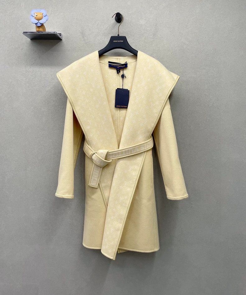 Louis Vuitton Louis Vuitton Yellow Logo Robe Coat Size US XXS / EU 40 - 1 Thumbnail