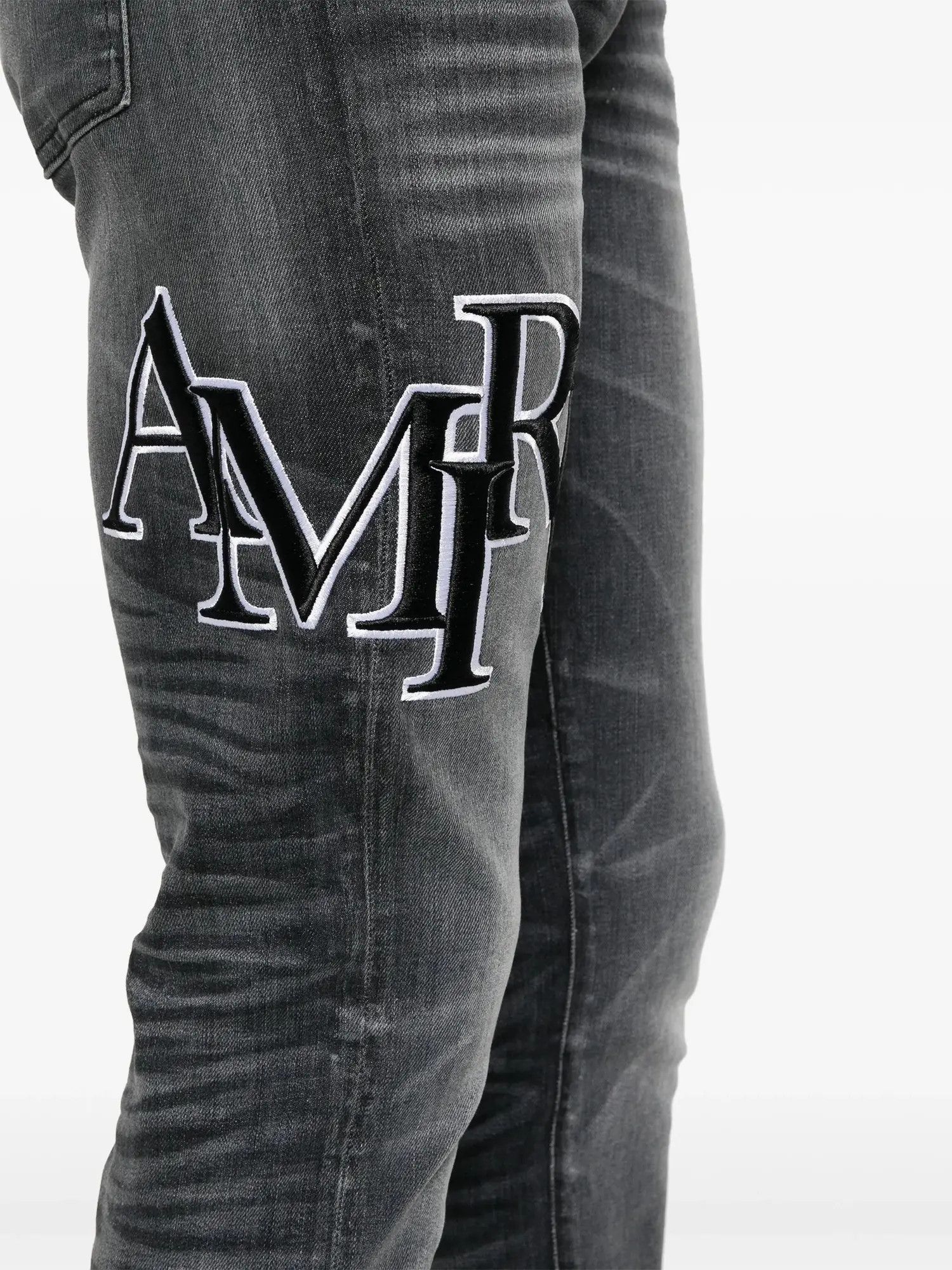 Amiri oc11z0225 Staggered Embroidered Logo Jeans in Storm Grey Size US 31 - 4 Thumbnail