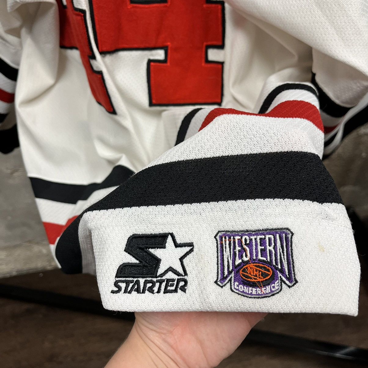 Starter Vintage Starter Blackhawks Chicago NHL Patrick Poulin Jersey Size US L / EU 52-54 / 3 - 8 Thumbnail