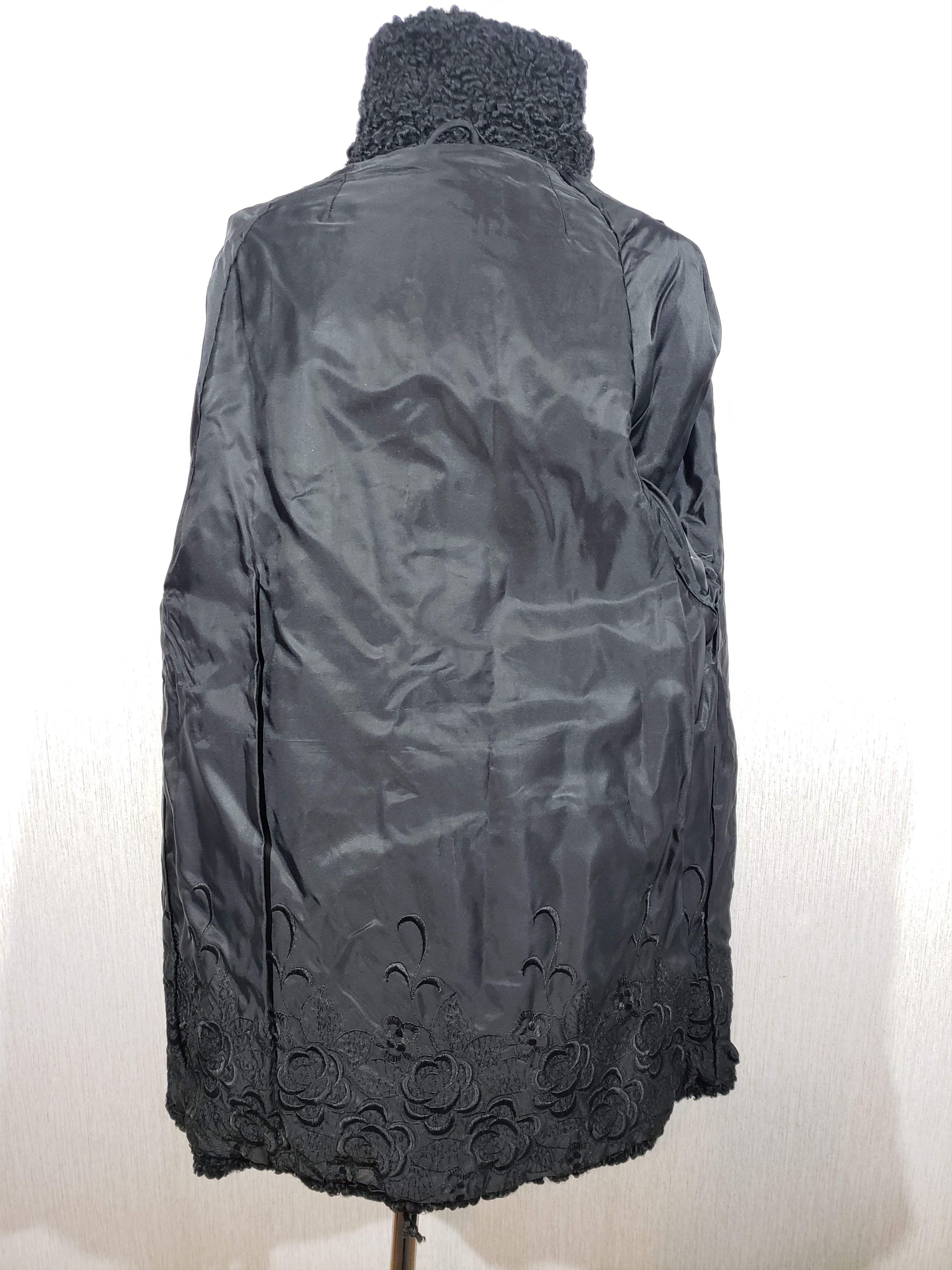 Other Luxurious women's fur coat made of genuine black sheep fur. Size XL / US 12-14 / IT 48-50 - 7 Thumbnail