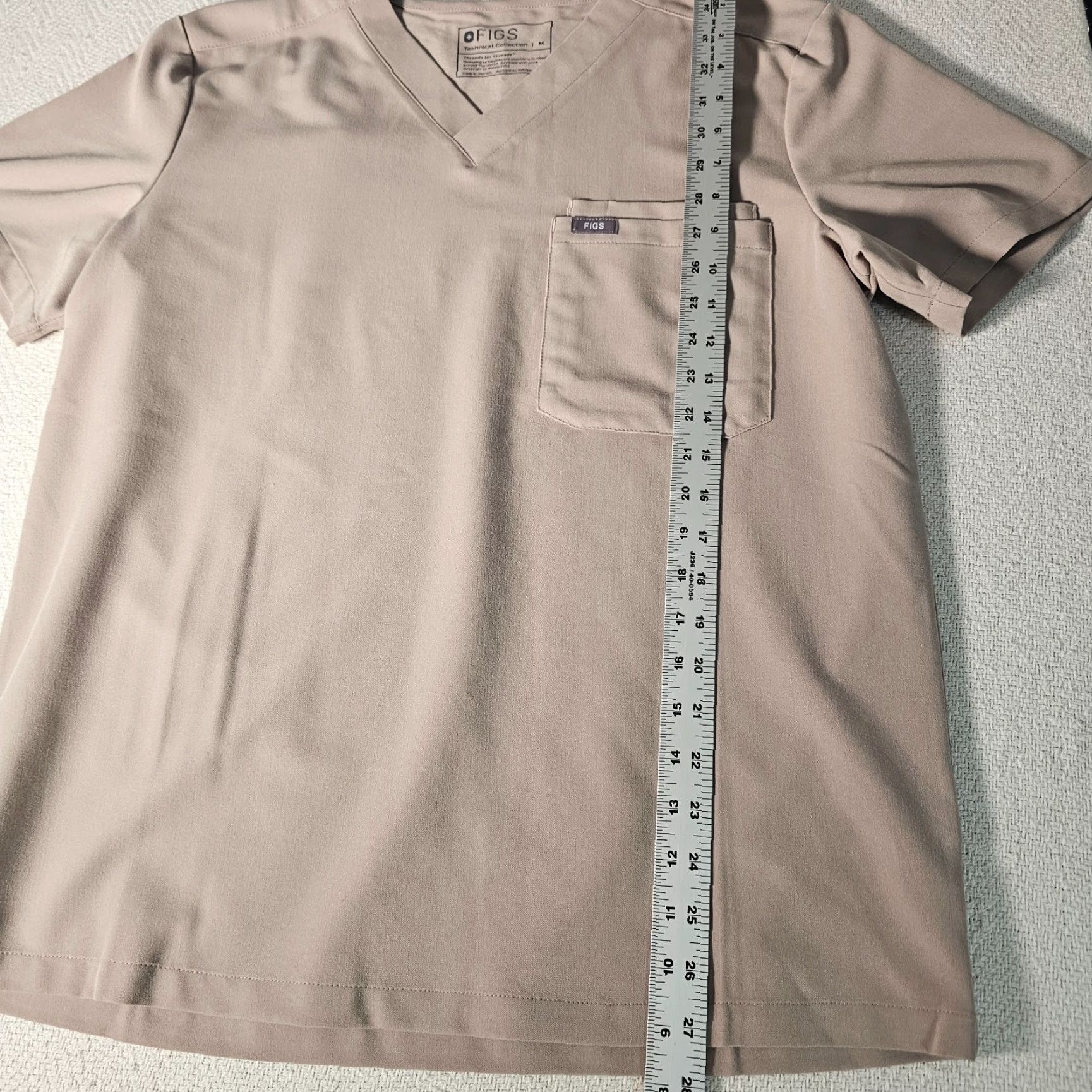 Vintage Figs Technical Scrub Top Size Med Three Pockets Short Sleeve V-Neck Beige Tan Size US M / EU 48-50 / 2 - 4 Thumbnail
