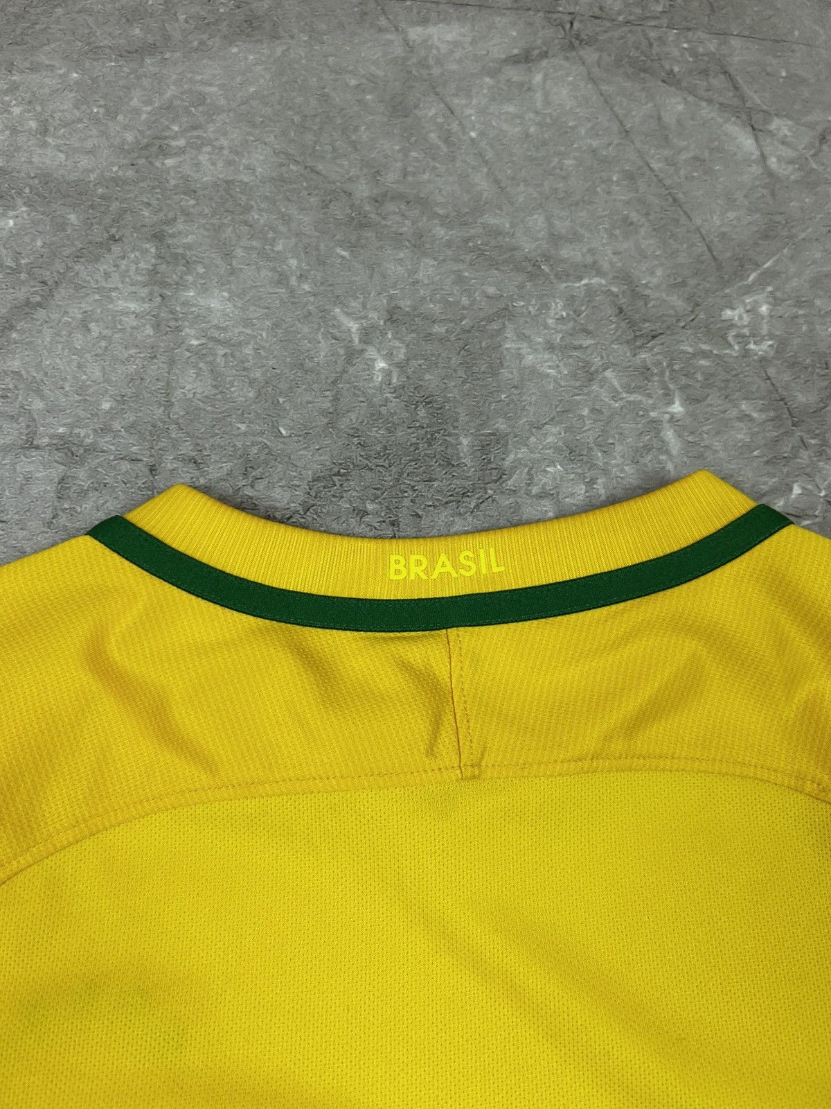 Nike Vintage Nike Brazil Jersey Football Soccer Y2k Blockcore S Size US S / EU 44-46 / 1 - 13 Thumbnail