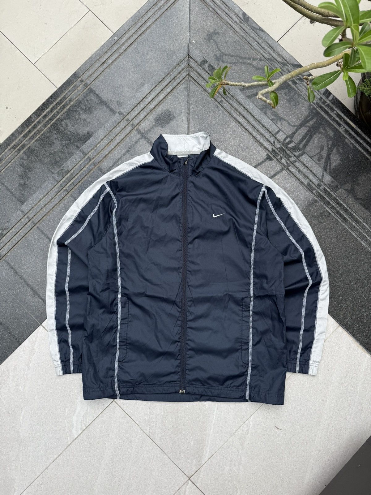 Nike 90’s NIKE RARE SWOOSH LOGO Y2K VINTAGEZIP NYLON JACKET RETRO Size US L / EU 52-54 / 3 - 2 Thumbnail