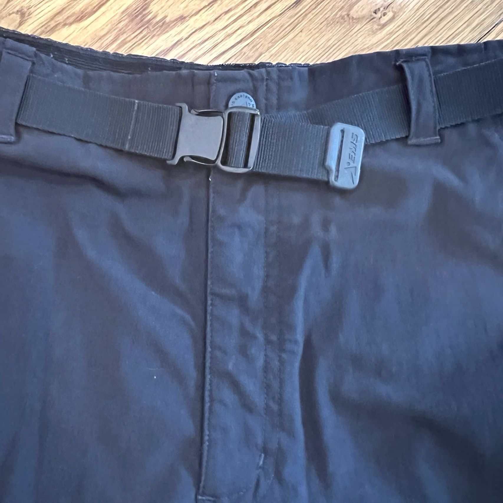 Eastern Mountain Sports Eastern Mountain Sports Men’s Black Nylon Belted Hiking Pants Size Medium Size US 31 - 6 Thumbnail