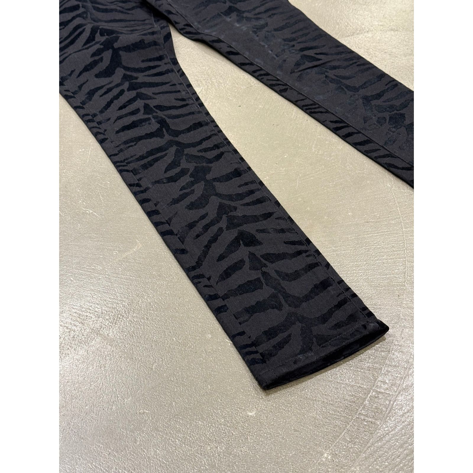 Saint Laurent Paris 2019 Saint Laurent skinny jeans with zebra print Size US 27 - 2 Thumbnail