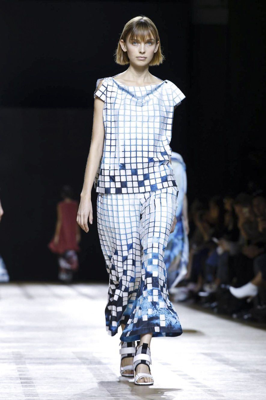Issey Miyake CATWALK IMAGERY: ISSEY MIYAKE S/S 18 WOMENSWEAR Size S / US 4 / IT 40 - 1 Thumbnail