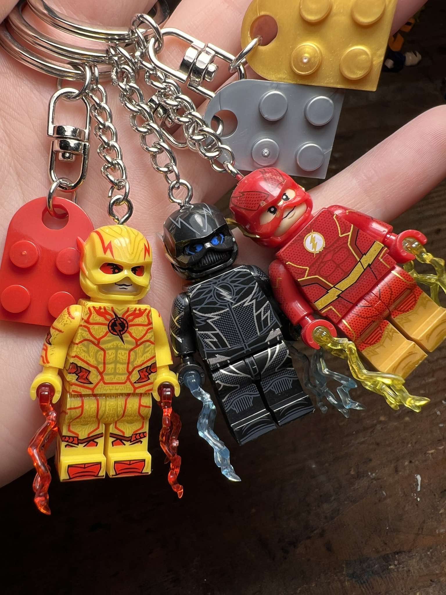 DC Comics × Marvel Comics Flash Reverse Zoom minifigure keychain Size ONE SIZE - 1 Thumbnail