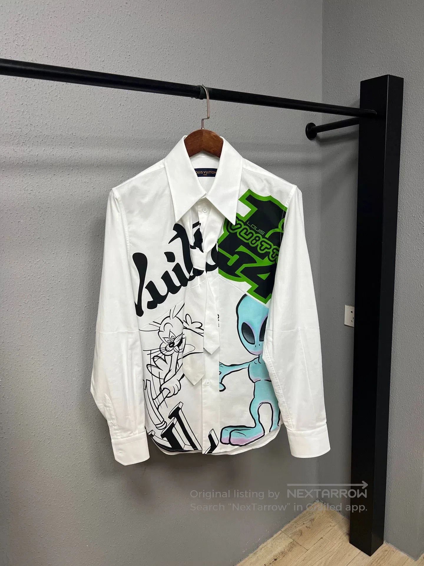 Louis Vuitton Louis Vuitton Alien Bugs Bunny Graffiti Shirt. Size US L / EU 52-54 / 3 - 1 Thumbnail
