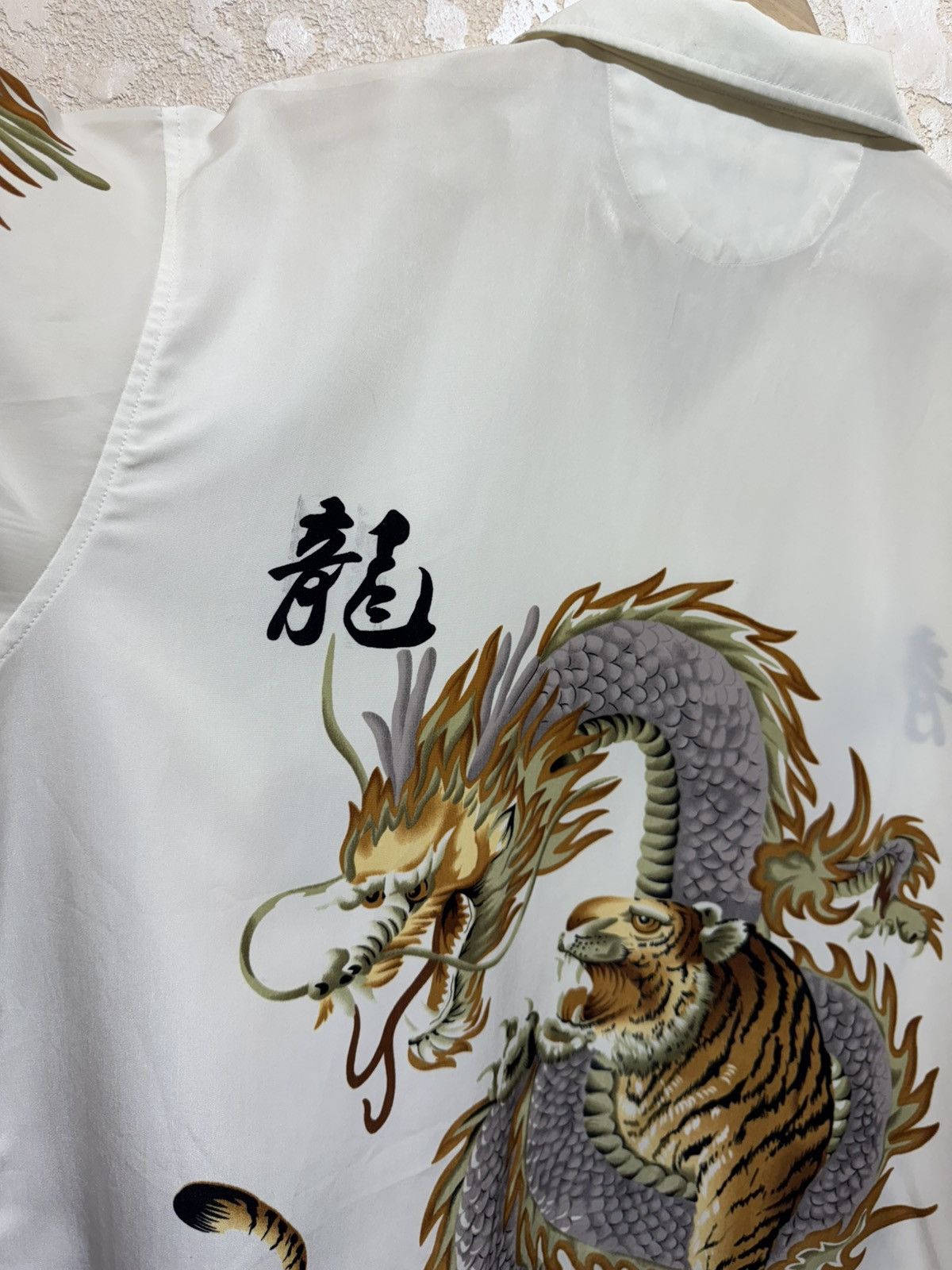 Vintage Dnon Jeans Hawaii Shirt Dragon Tiger Vintage L/XL Size US L / EU 52-54 / 3 - 12 Thumbnail