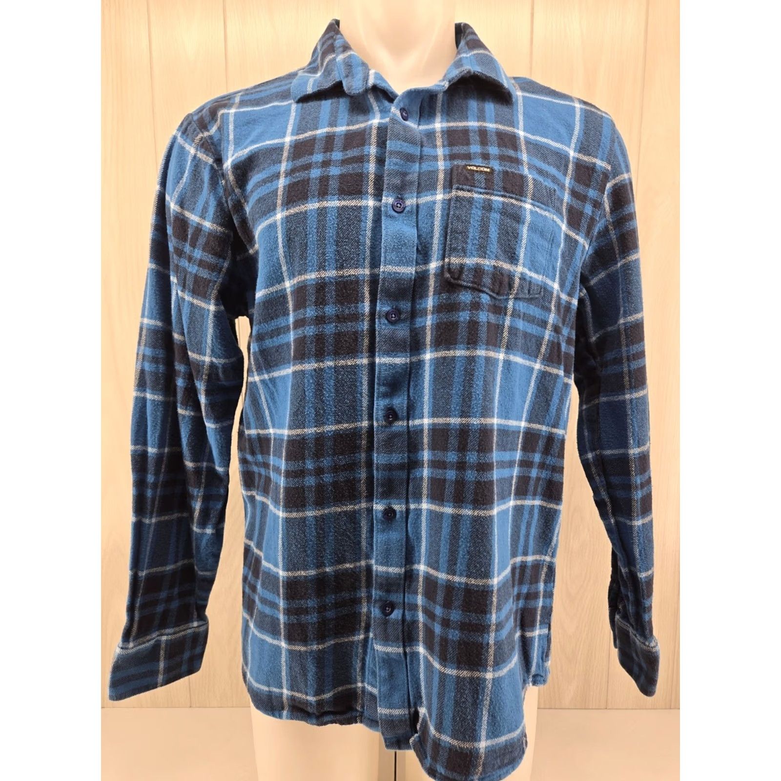 Volcom Volcom Shirt Plaid Blue Long Sleeve Button Closure Chest Pockets Mens L Regular Size Large Cotton Blend Vintage No Size US L / EU 52-54 / 3 - 2 Thumbnail