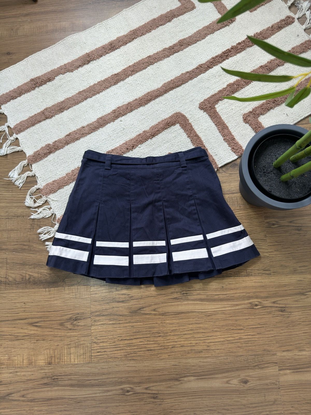 Versace VINTAGE VERSACE MINI TENNIS SKIRT Size 28" / US 6 / IT 42 - 4 Thumbnail