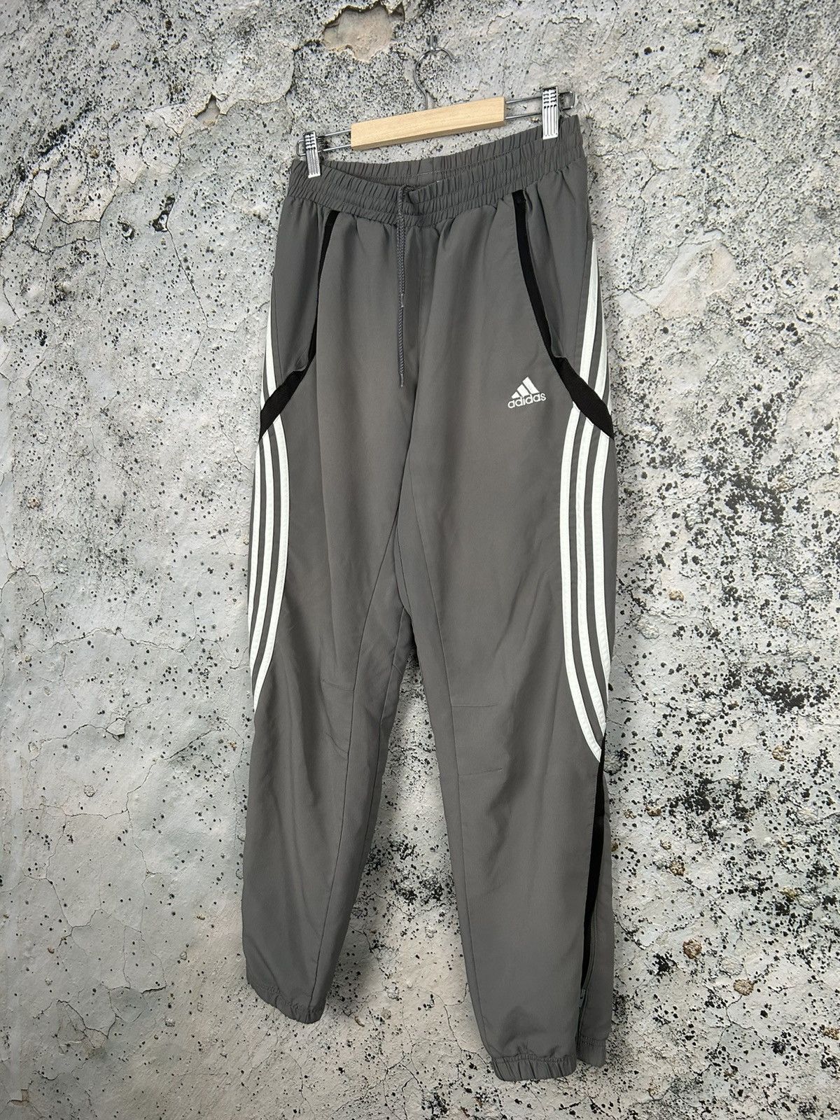 Adidas Vintage Adidas Y2K Sweatpants Drill Rap Baggy Sportswear Size US 32 / EU 48 - 2 Thumbnail