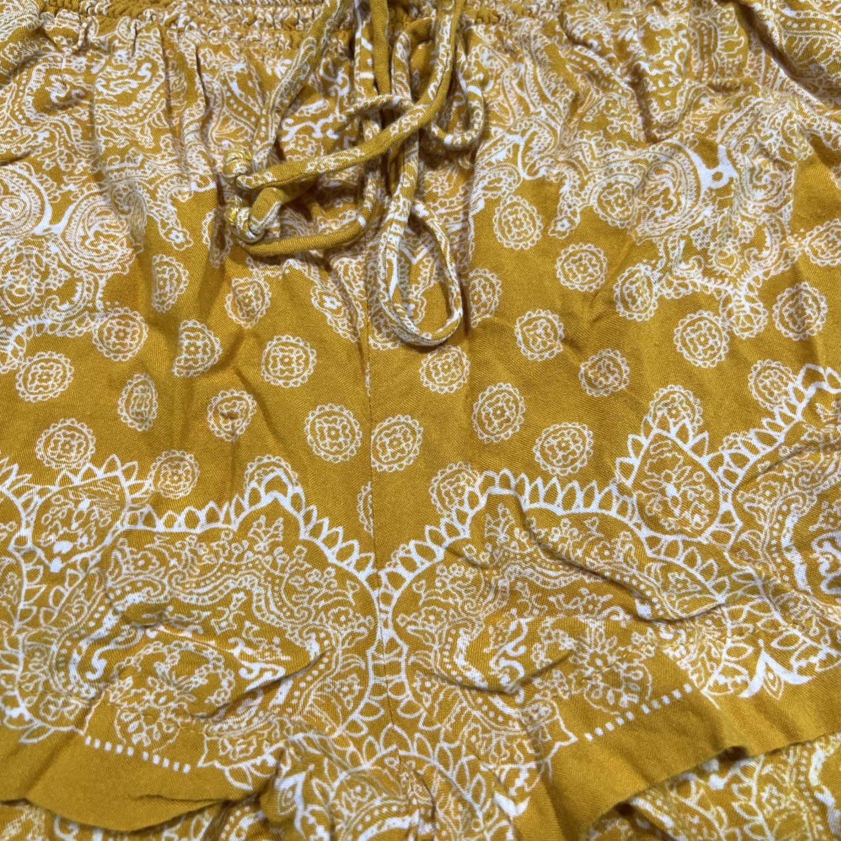 Vintage Women’s Shorts M Elastic Waist Drawstring Paisley Bandana Print Yellow 26” W Size 32" / US 10 / IT 46 - 3 Thumbnail