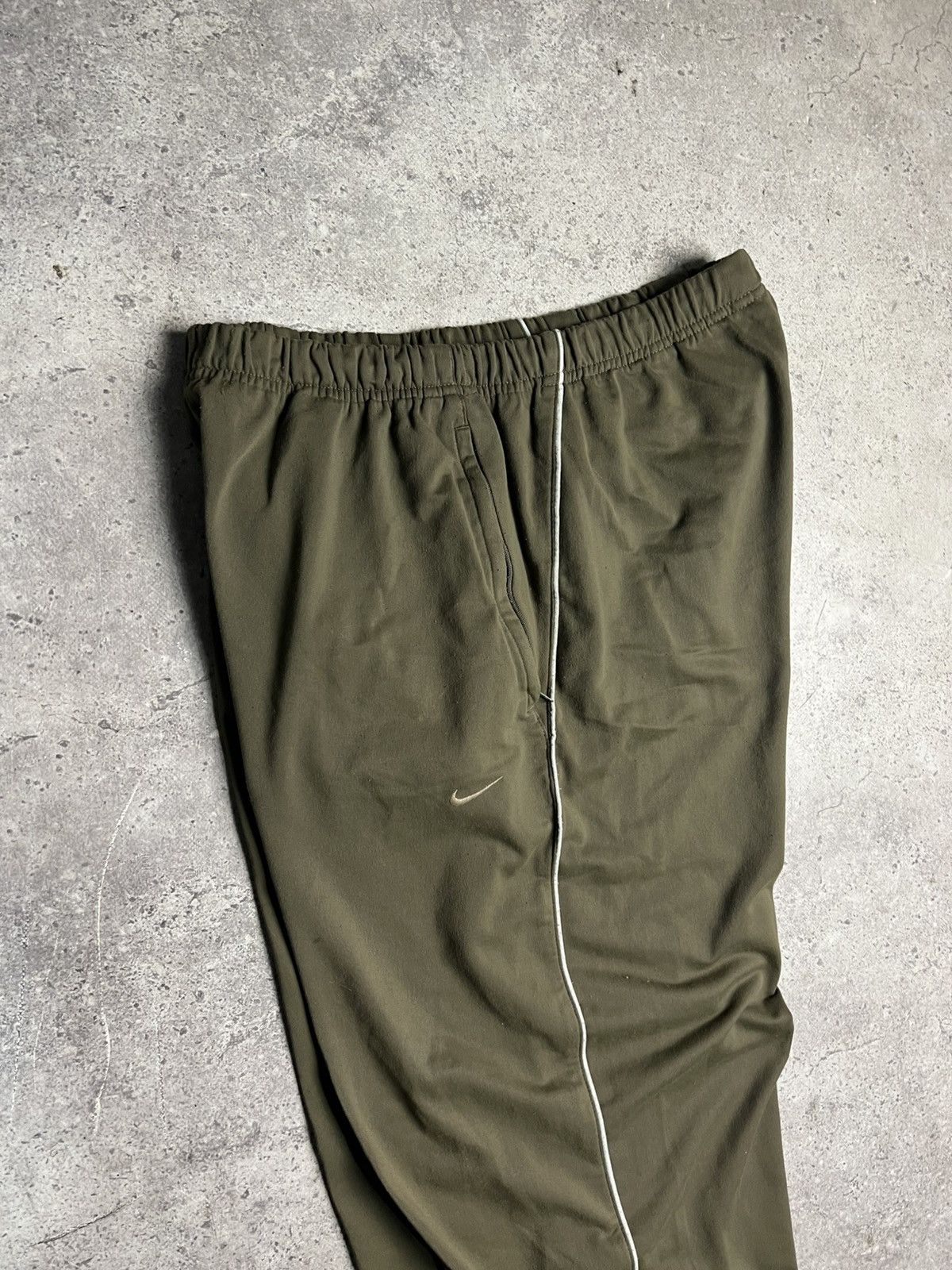 Nike Vintage Nike Track Pants Y2K Athletic Wear Casual Essential Size US 34 / EU 50 - 2 Thumbnail