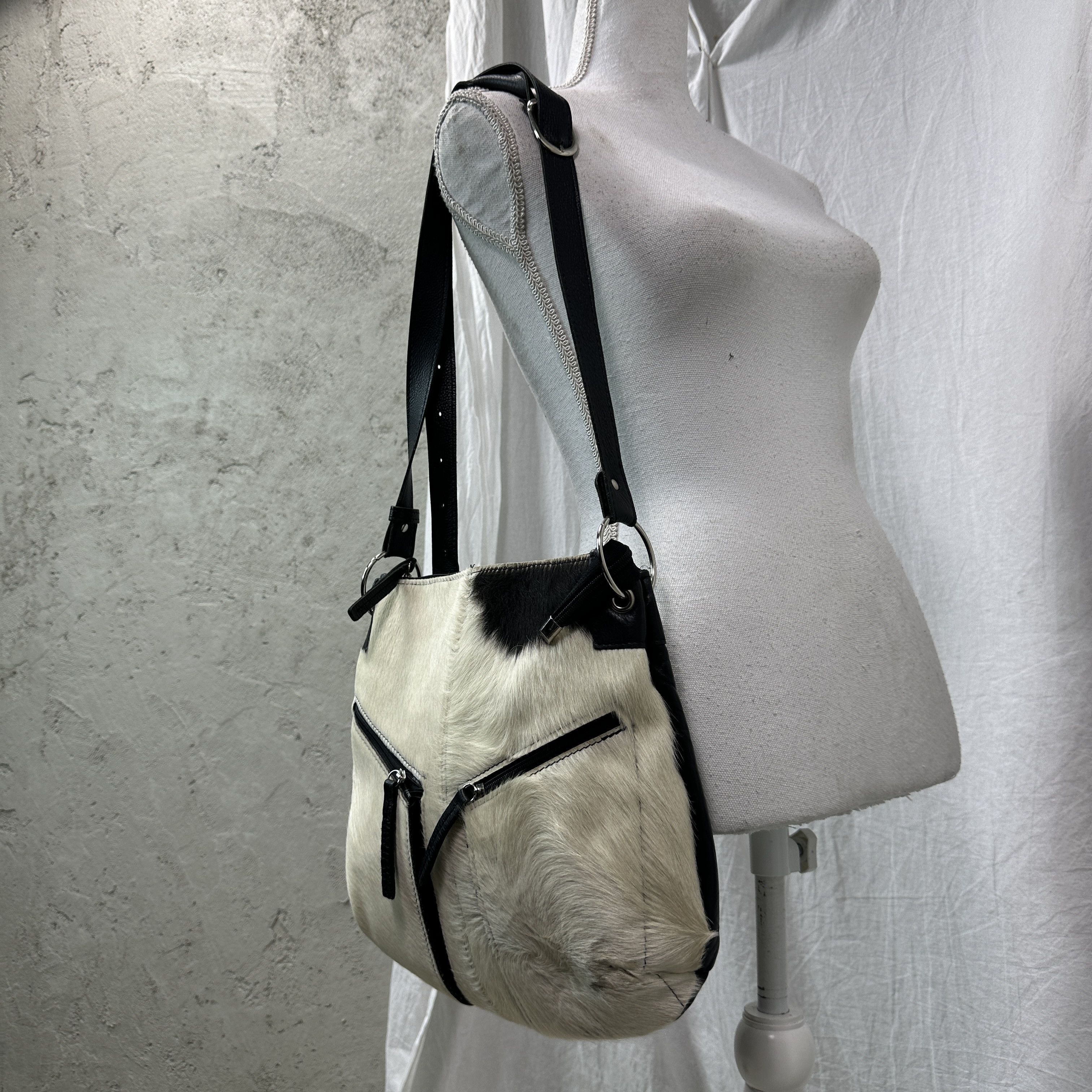 Vintage Vintage Avant Garde Leather Cowhide Bag 00s Size ONE SIZE - 2 Thumbnail